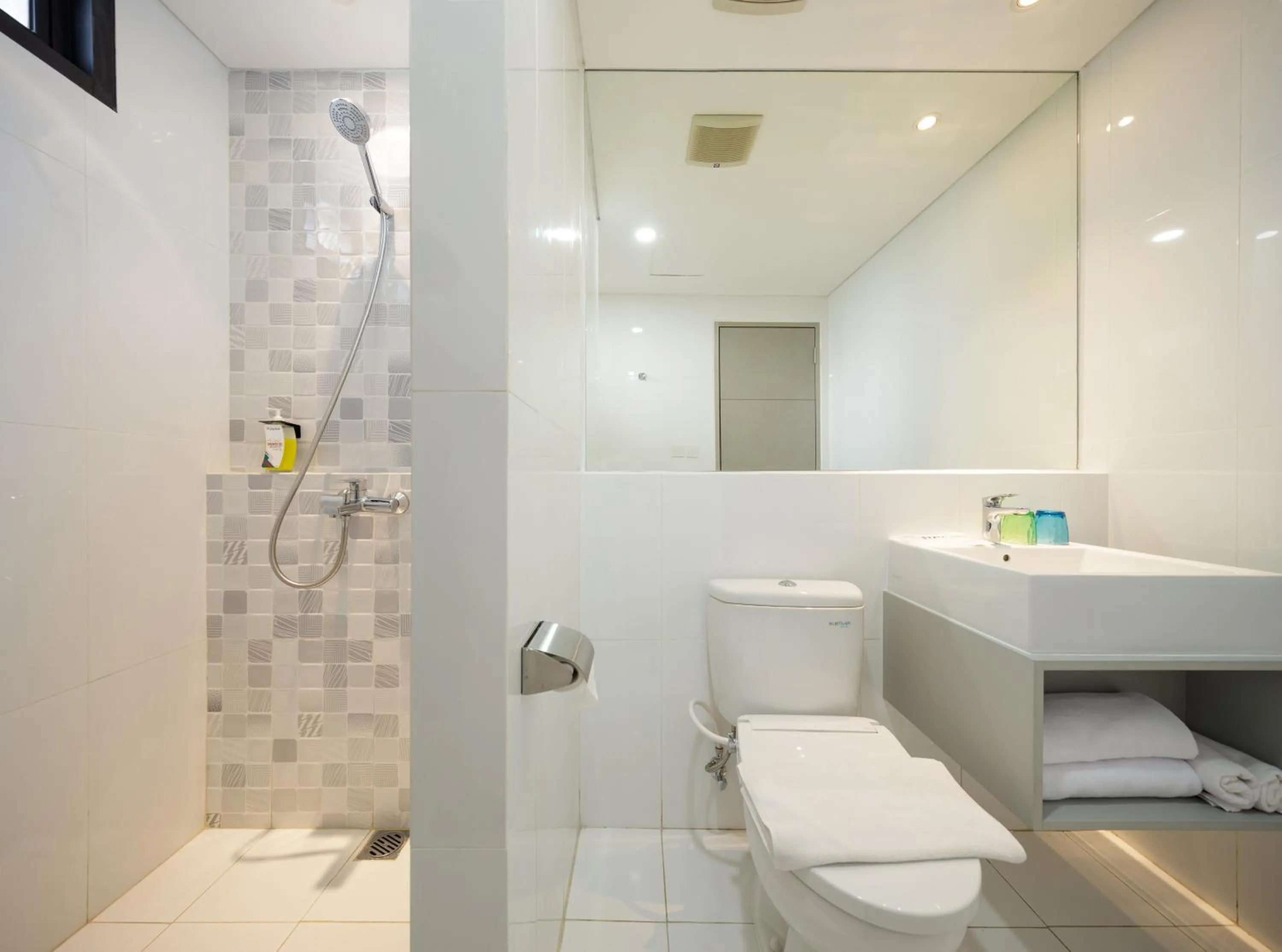 Shower in Joylive BSD City