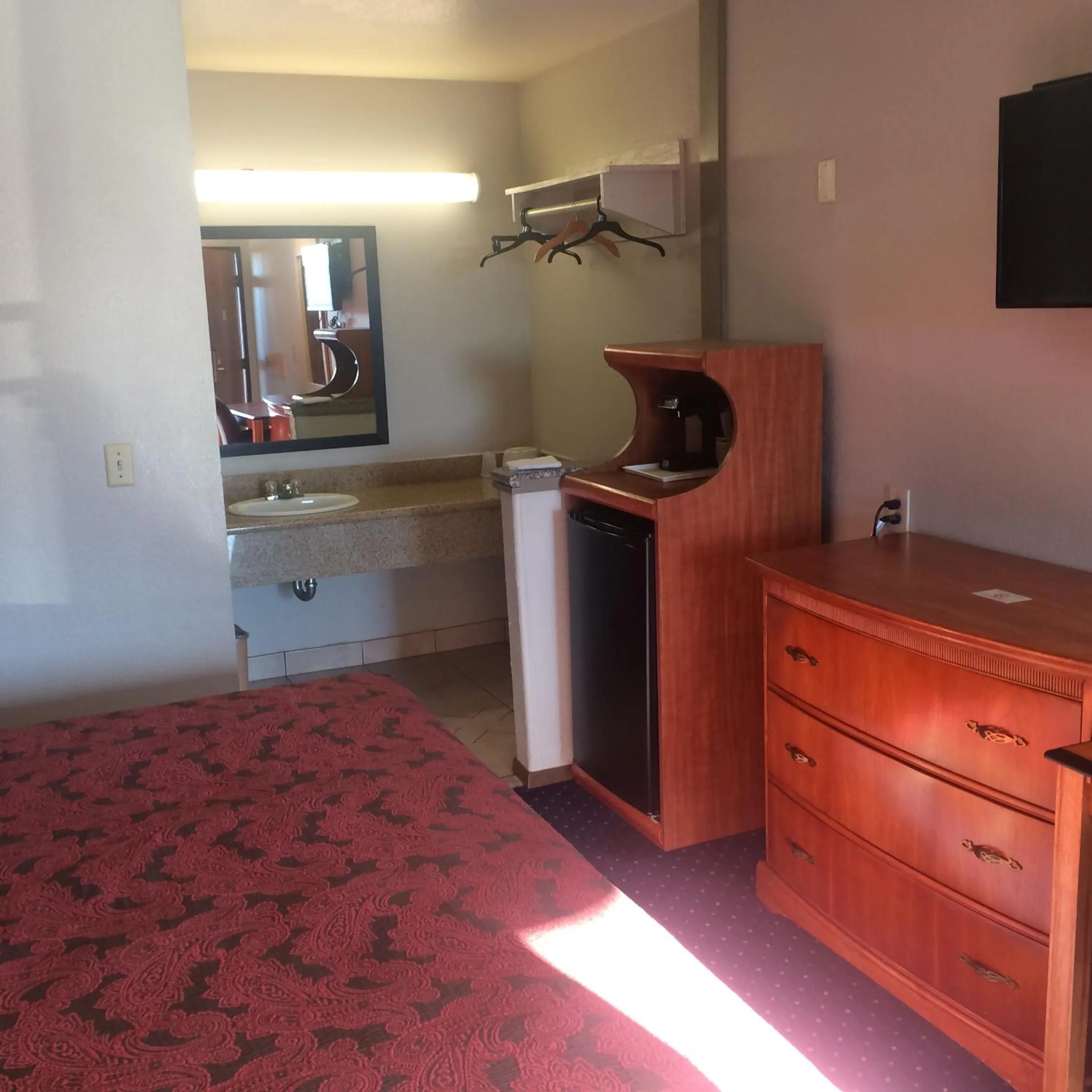 Photo of the whole room in Crown Lodge Motel
