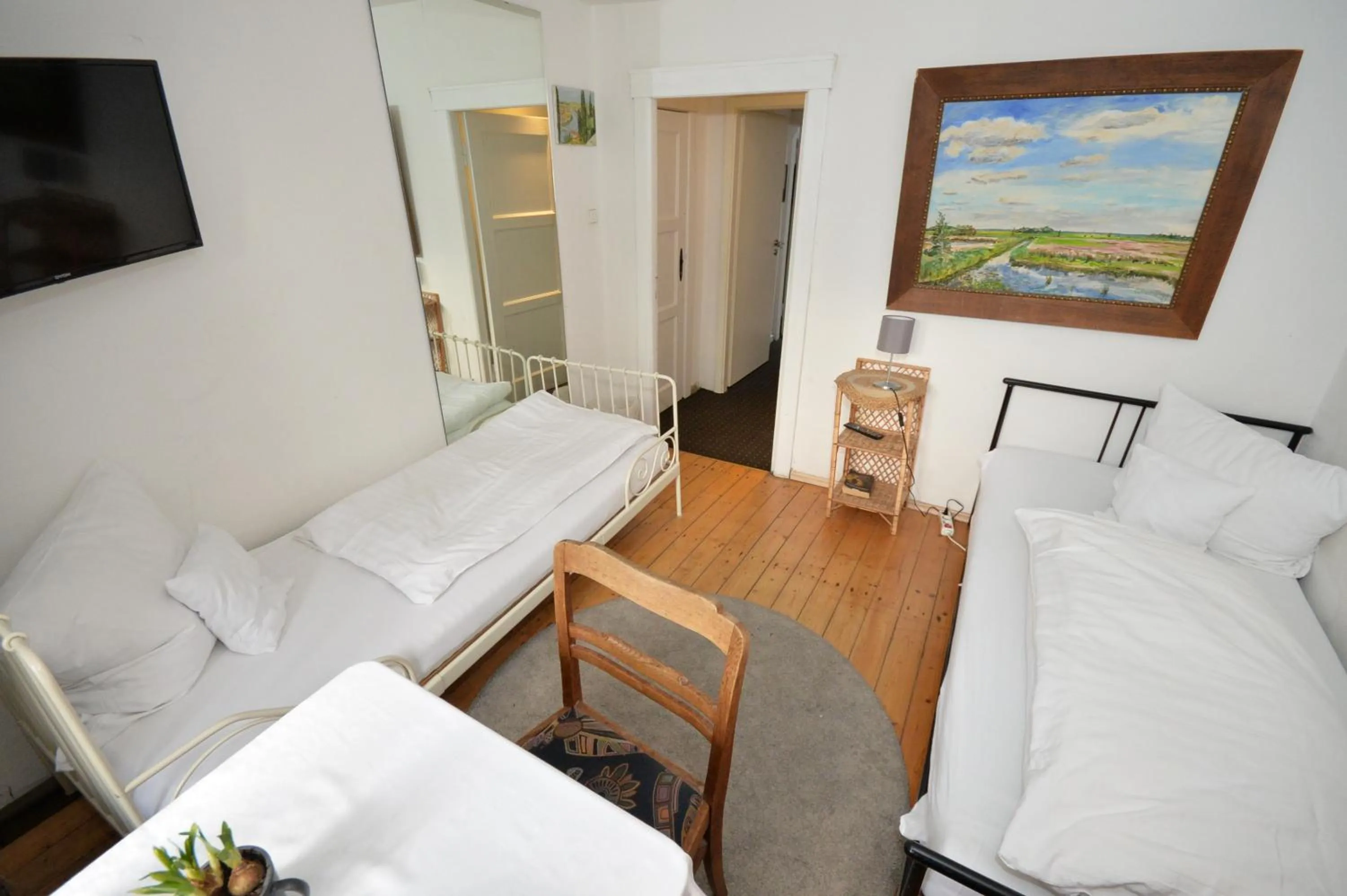 Photo of the whole room, Bed in Airportgästehaus Bremen