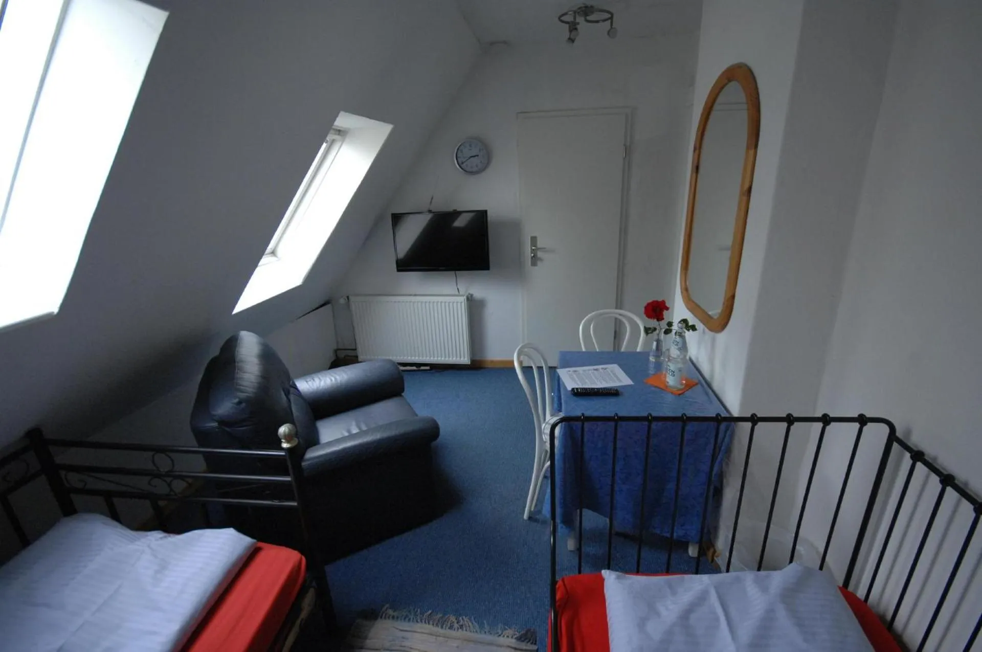 Photo of the whole room, Bed in Airportgästehaus Bremen