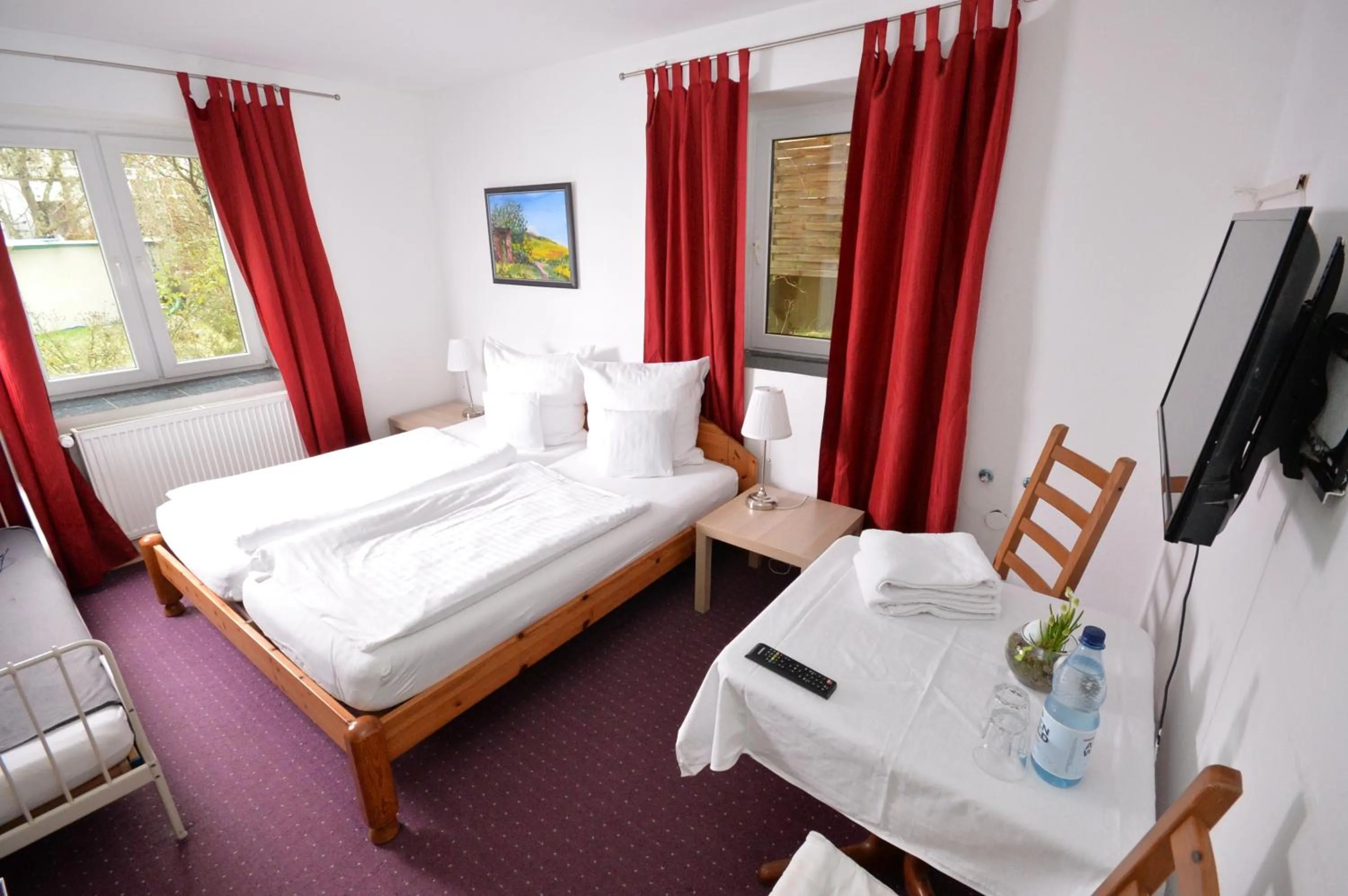 Photo of the whole room, Bed in Airportgästehaus Bremen