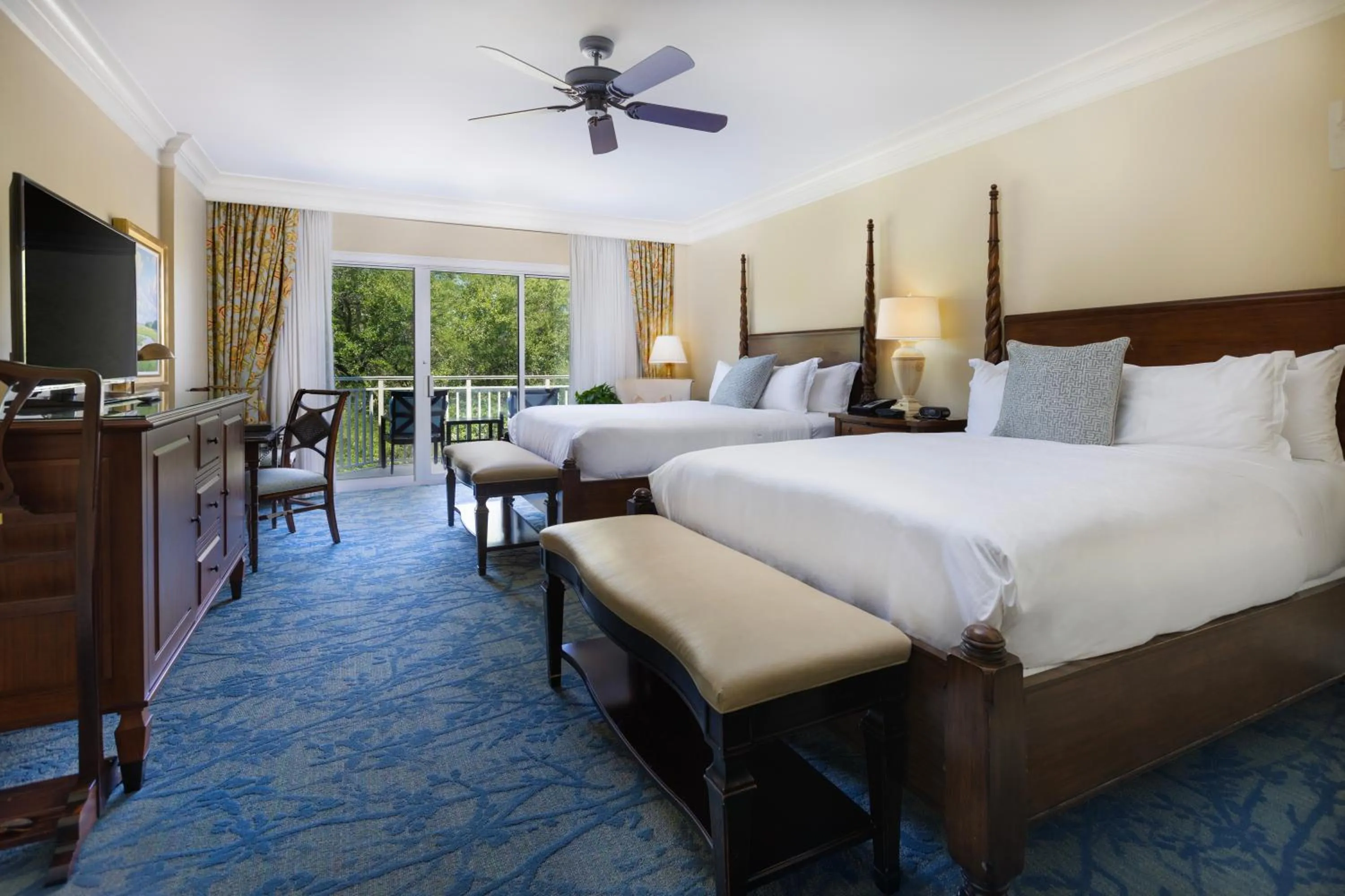 Bed in Inn and Club at Harbour Town