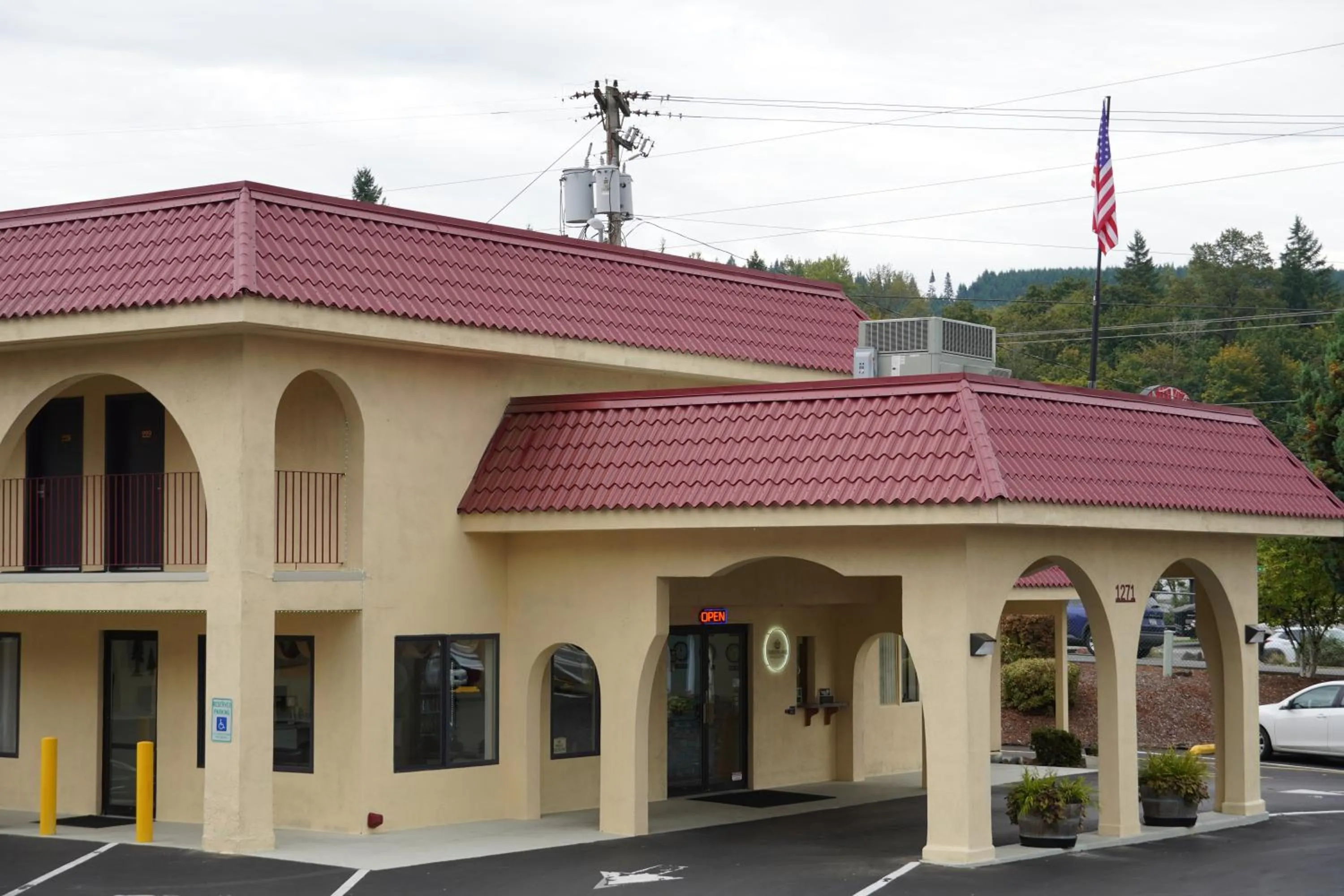 Property building in Timberland Inn & Suites
