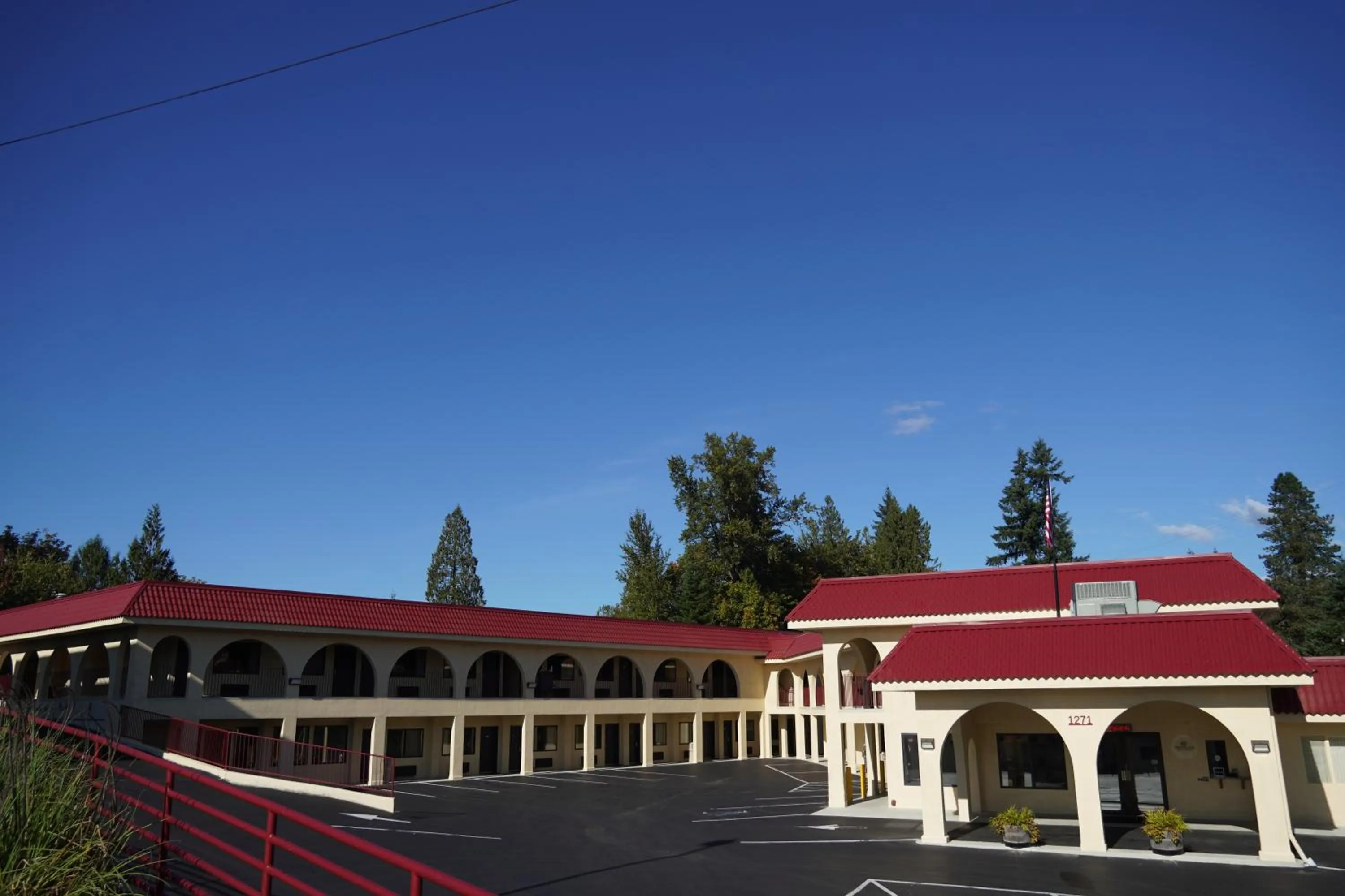 Property building in Timberland Inn & Suites
