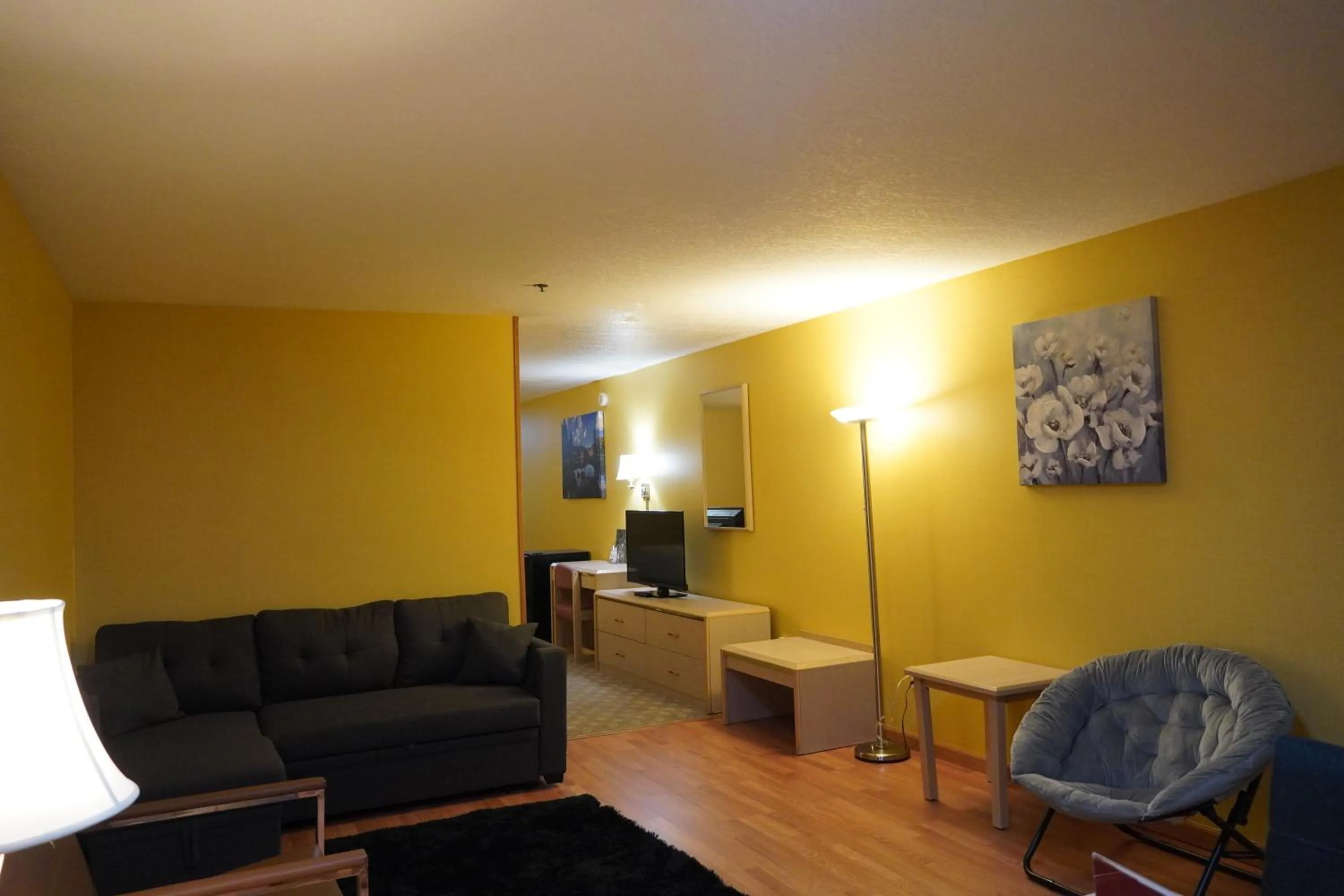 Living room in Timberland Inn & Suites