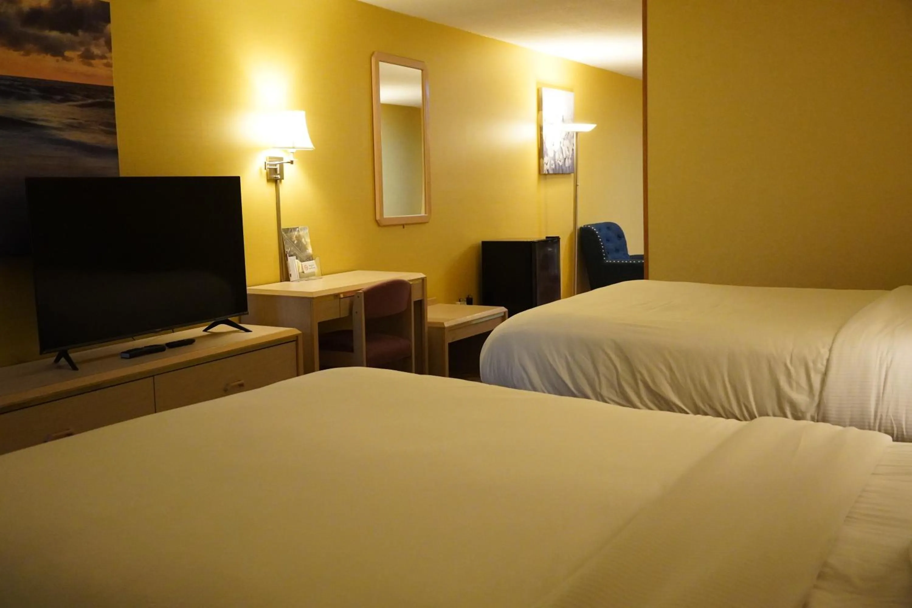 Bed in Timberland Inn & Suites