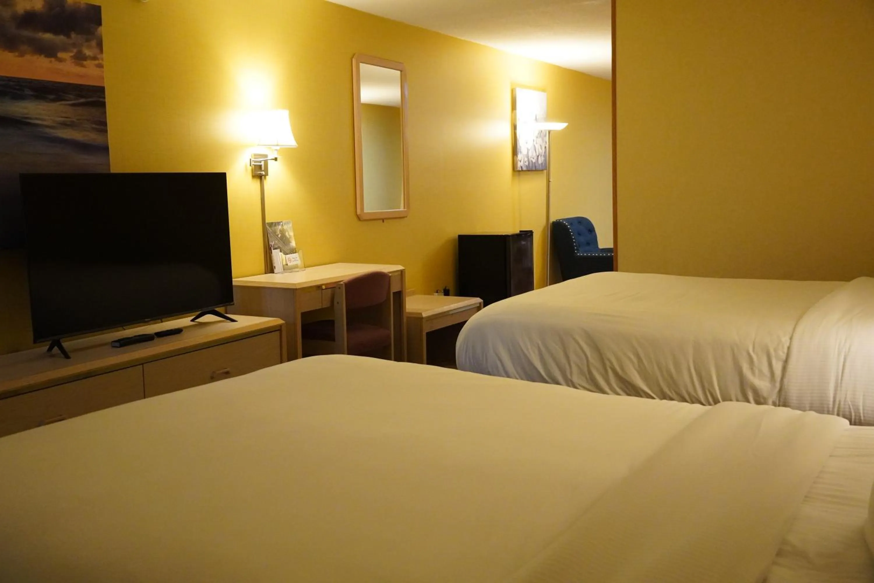 Bed in Timberland Inn & Suites