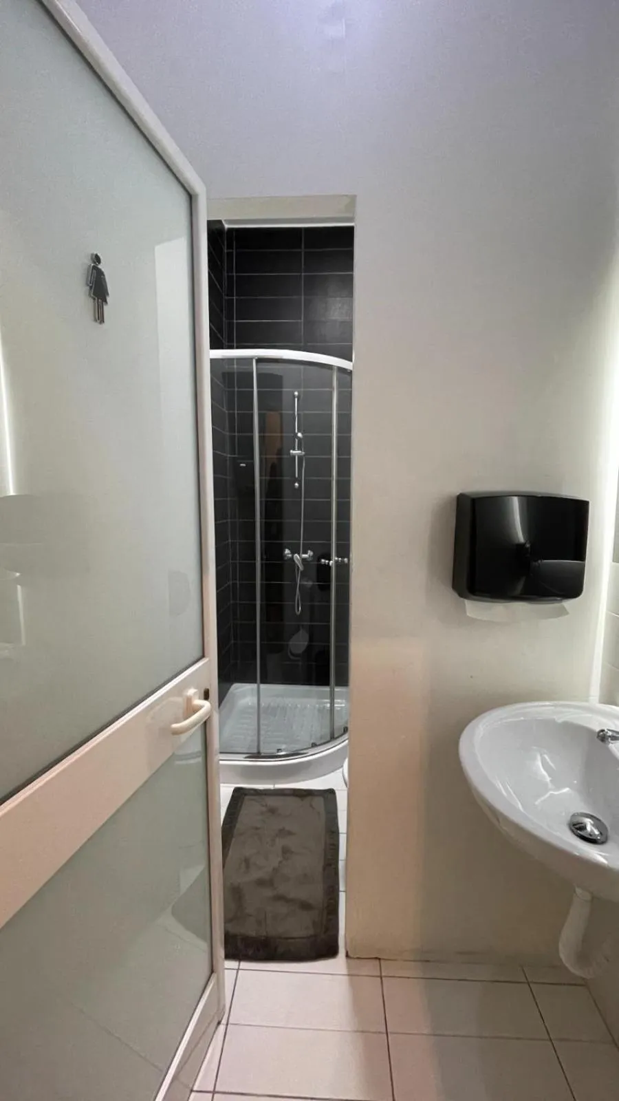 Bathroom in Bookarest Hostel Malta