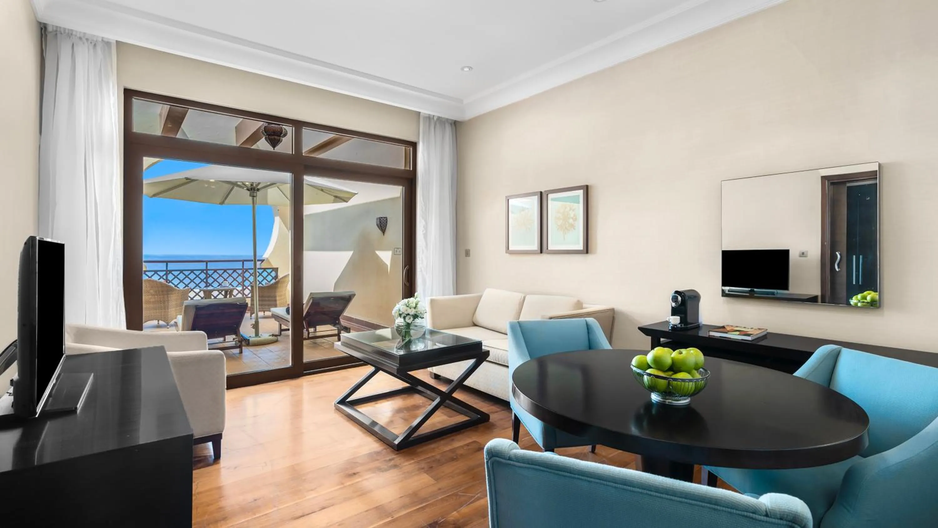 Living room in Hilton Ras Al Khaimah Beach Resort