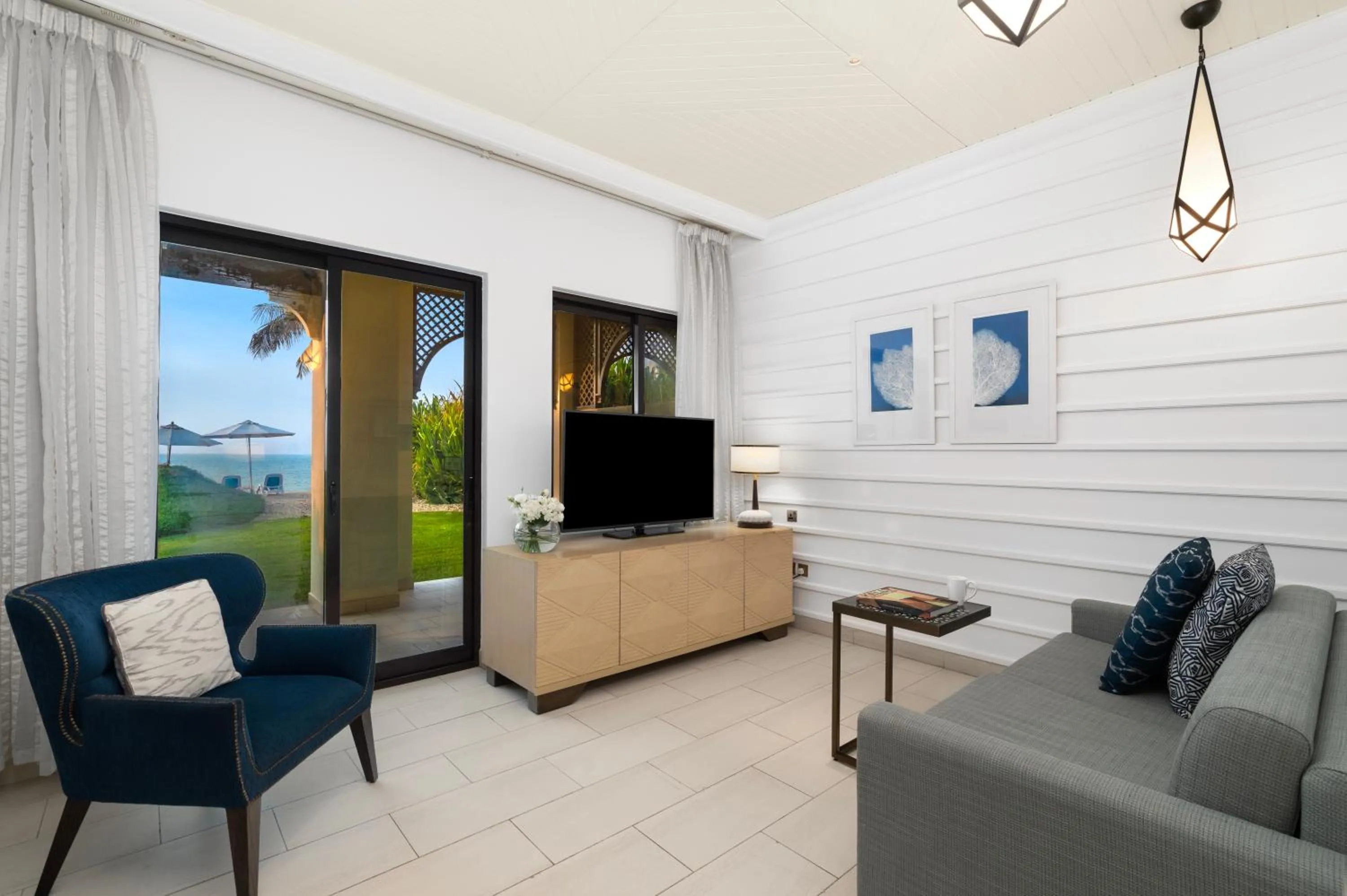 Living room in Hilton Ras Al Khaimah Beach Resort