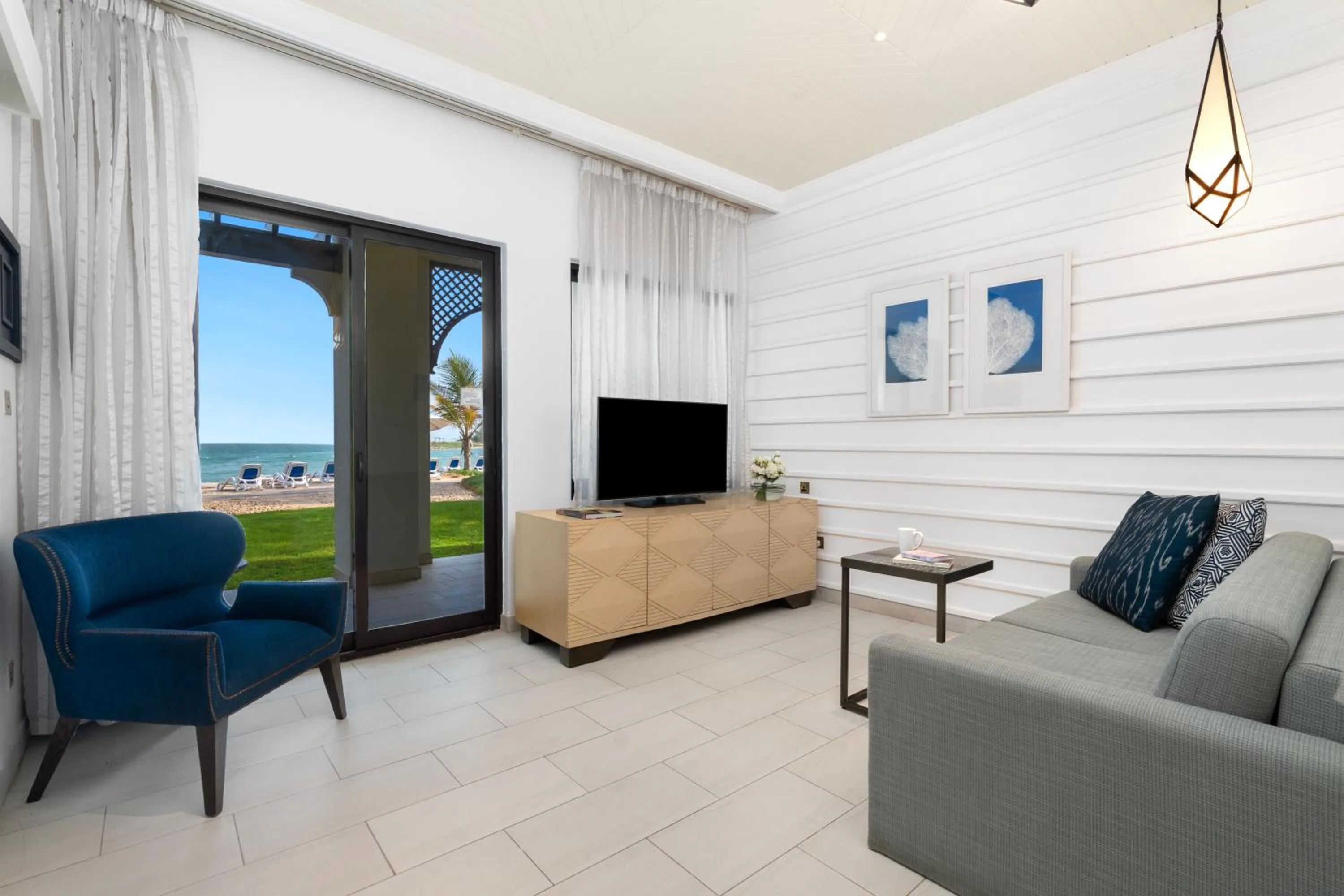 Living room in Hilton Ras Al Khaimah Beach Resort