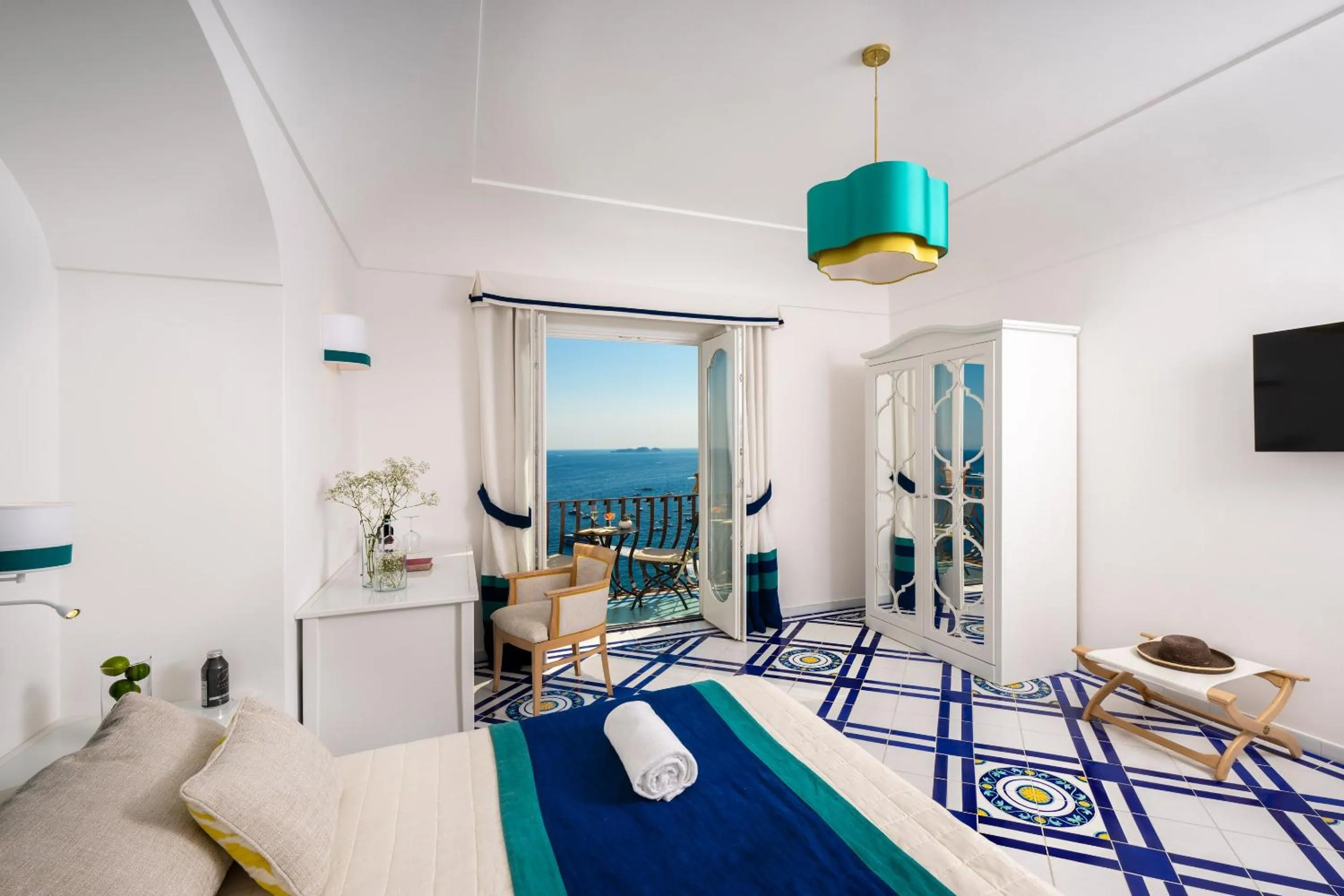 Bed in Albergo California