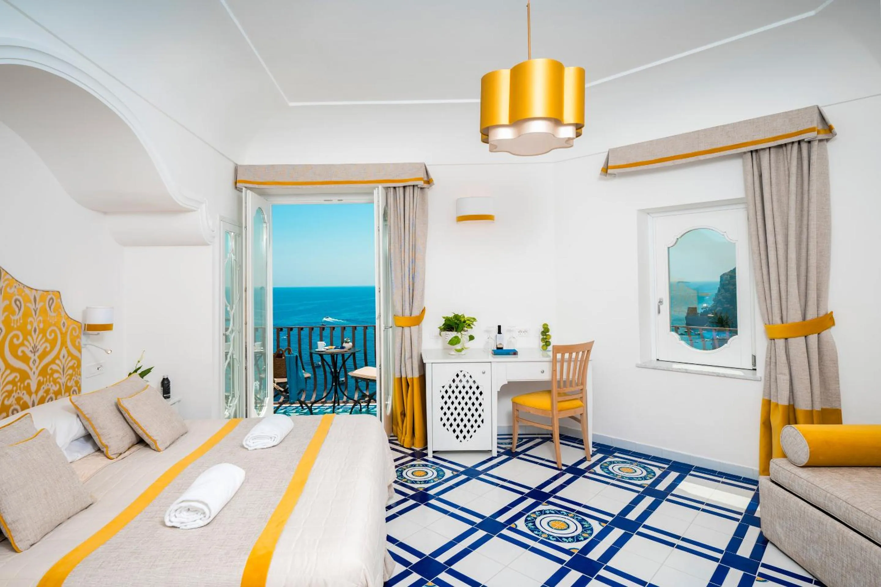 Bed in Albergo California