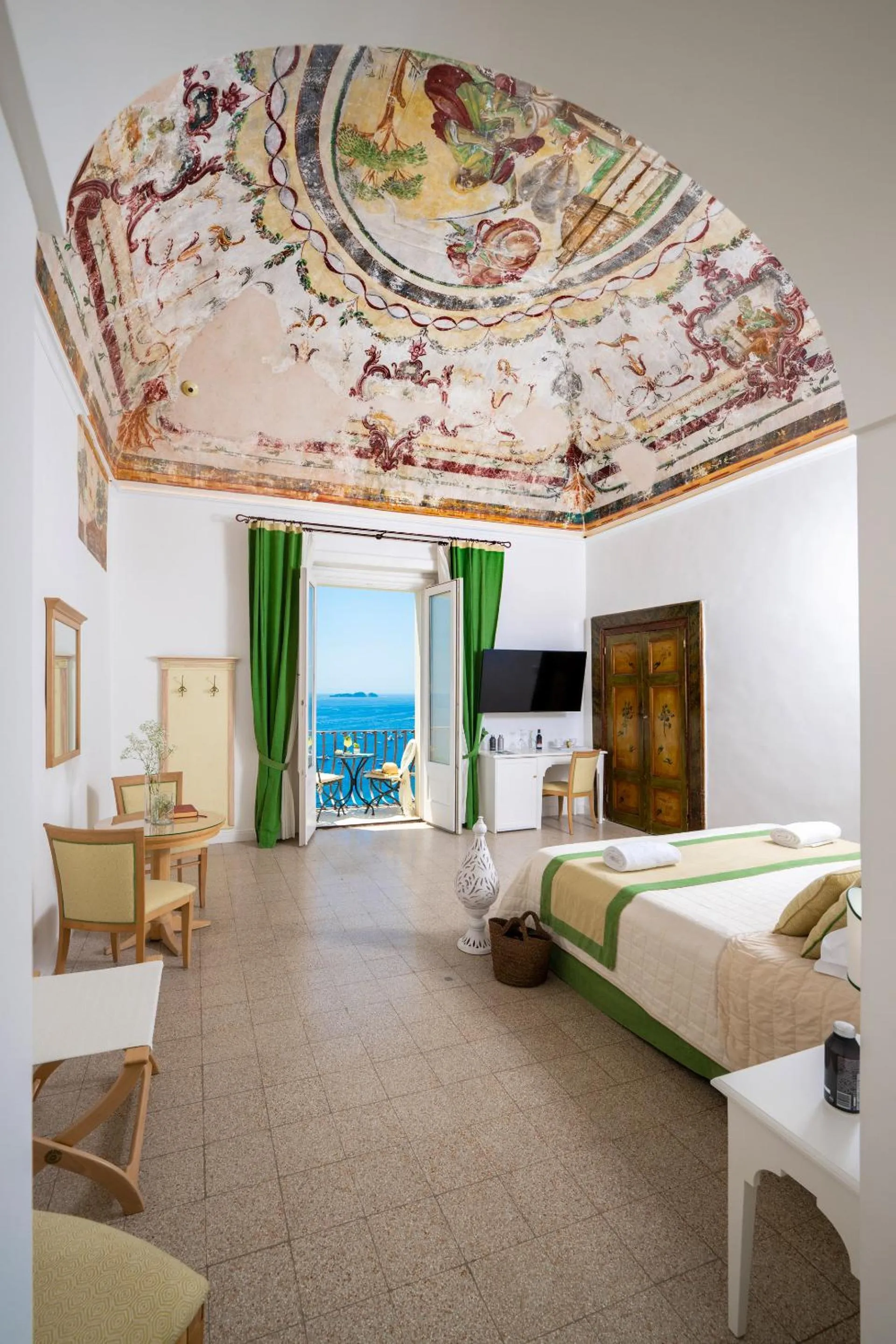 Bed in Albergo California