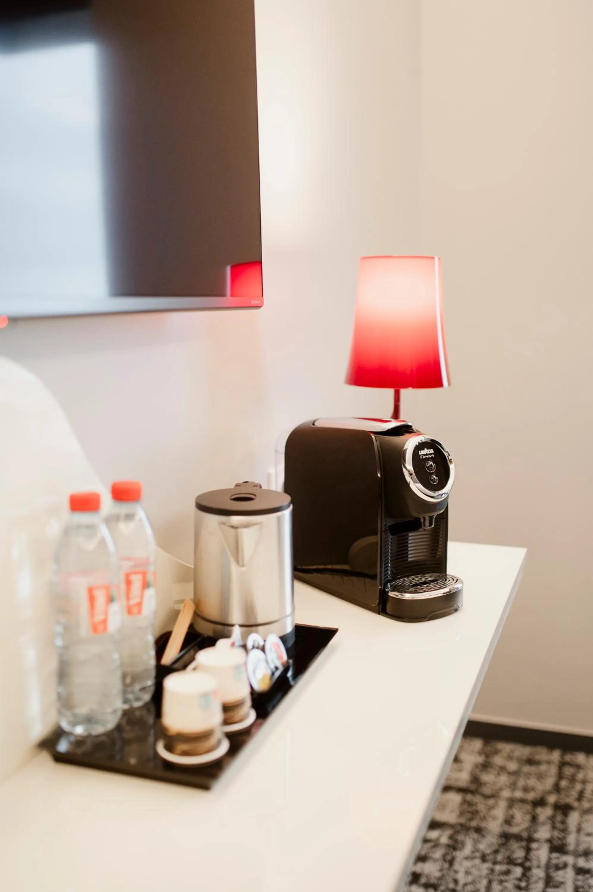 Coffee/tea facilities in Hotel Dali Val d'Europe, Tapestry Collection by Hilton