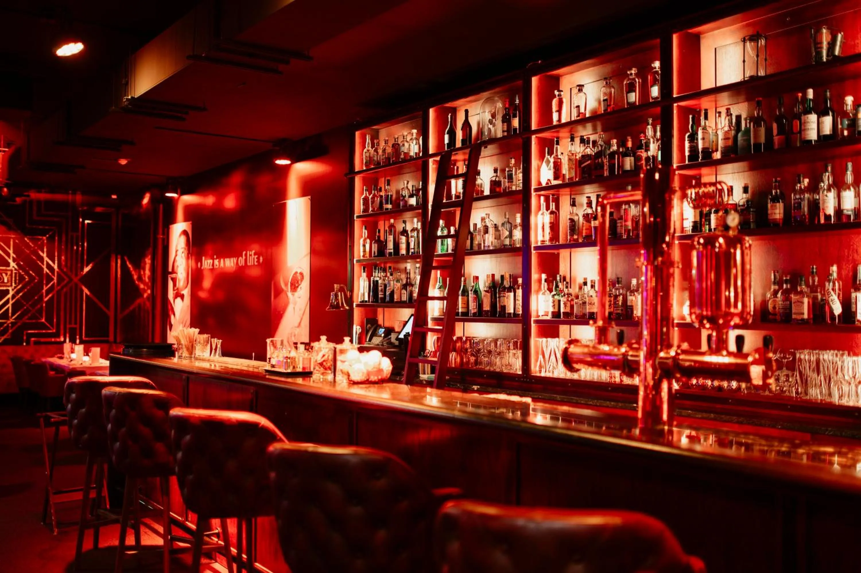 Lounge or bar in Hotel Dali Val d'Europe, Tapestry Collection by Hilton