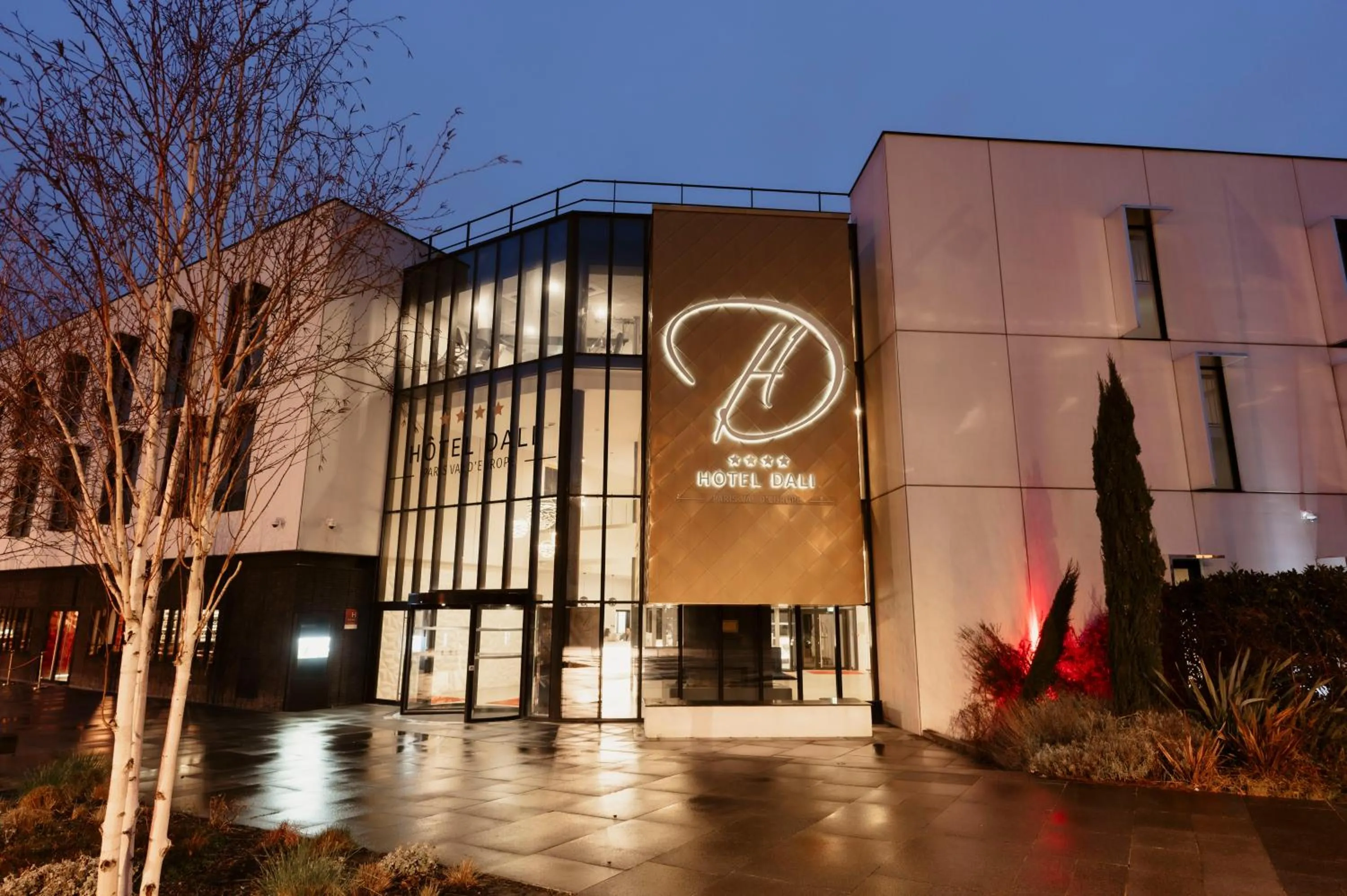 Property building in Hotel Dali Val d'Europe, Tapestry Collection by Hilton