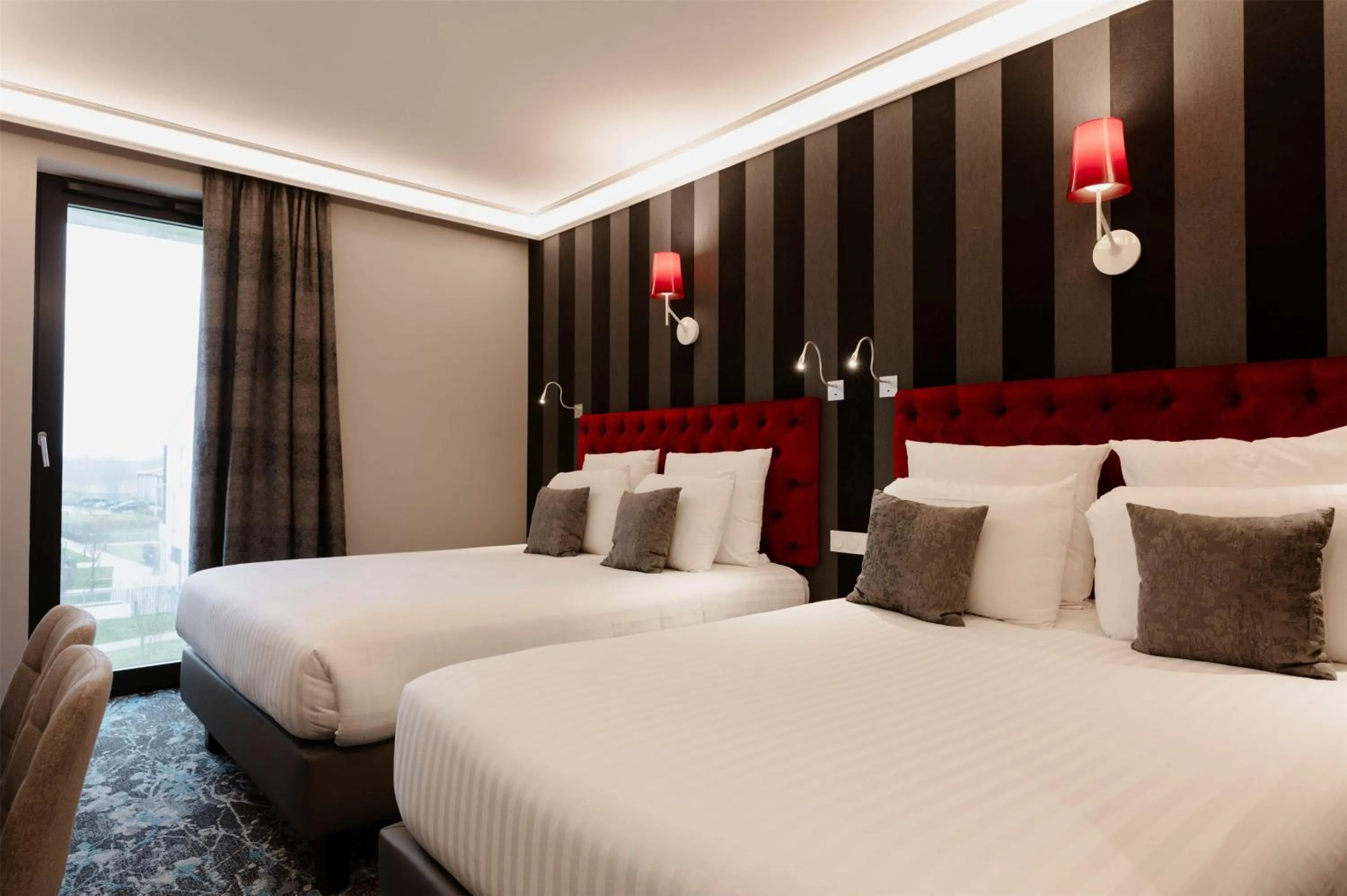 Bed in Hotel Dali Val d'Europe, Tapestry Collection by Hilton