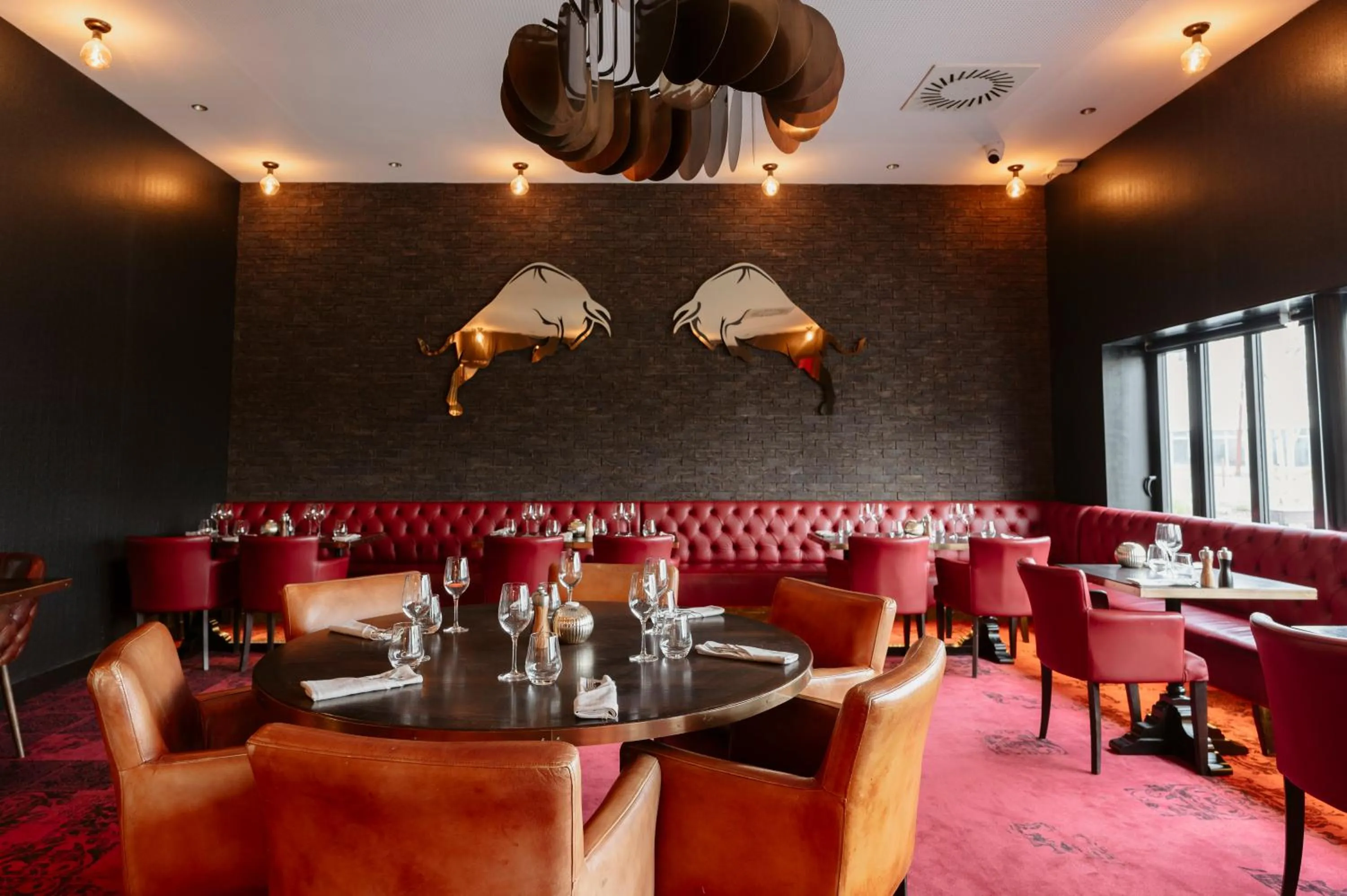 Restaurant/places to eat in Hotel Dali Val d'Europe, Tapestry Collection by Hilton