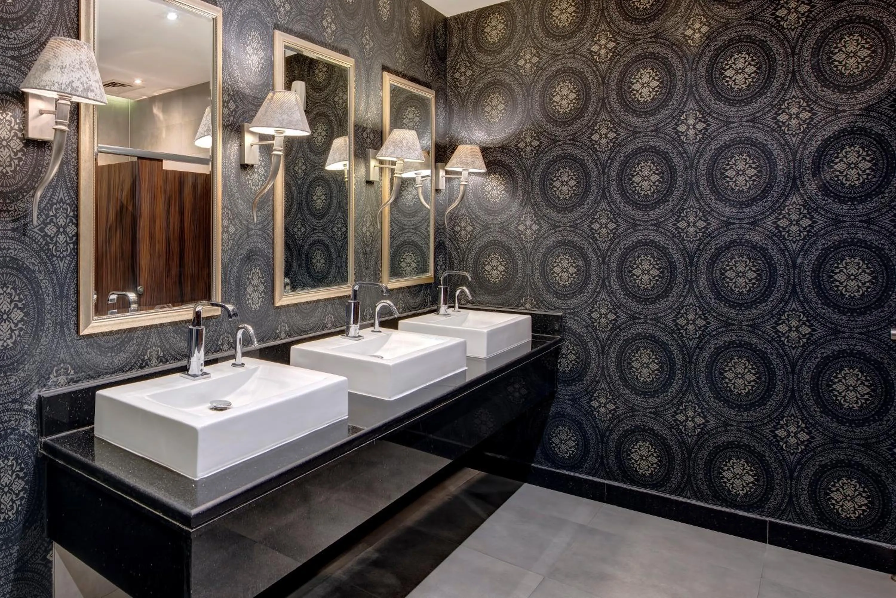 Bathroom in Grandeur Hotel Al Barsha