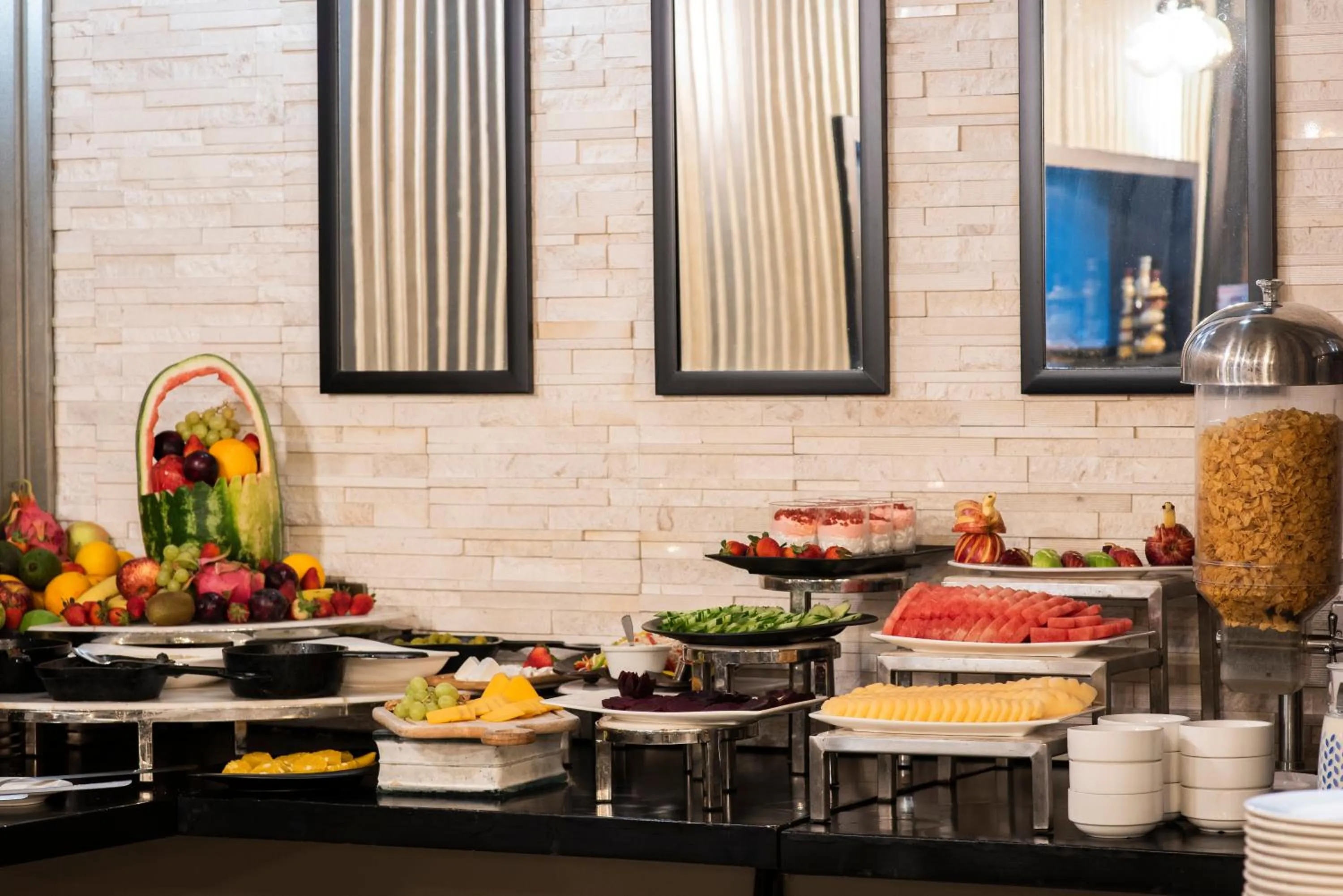 Restaurant/places to eat in Grandeur Hotel Al Barsha