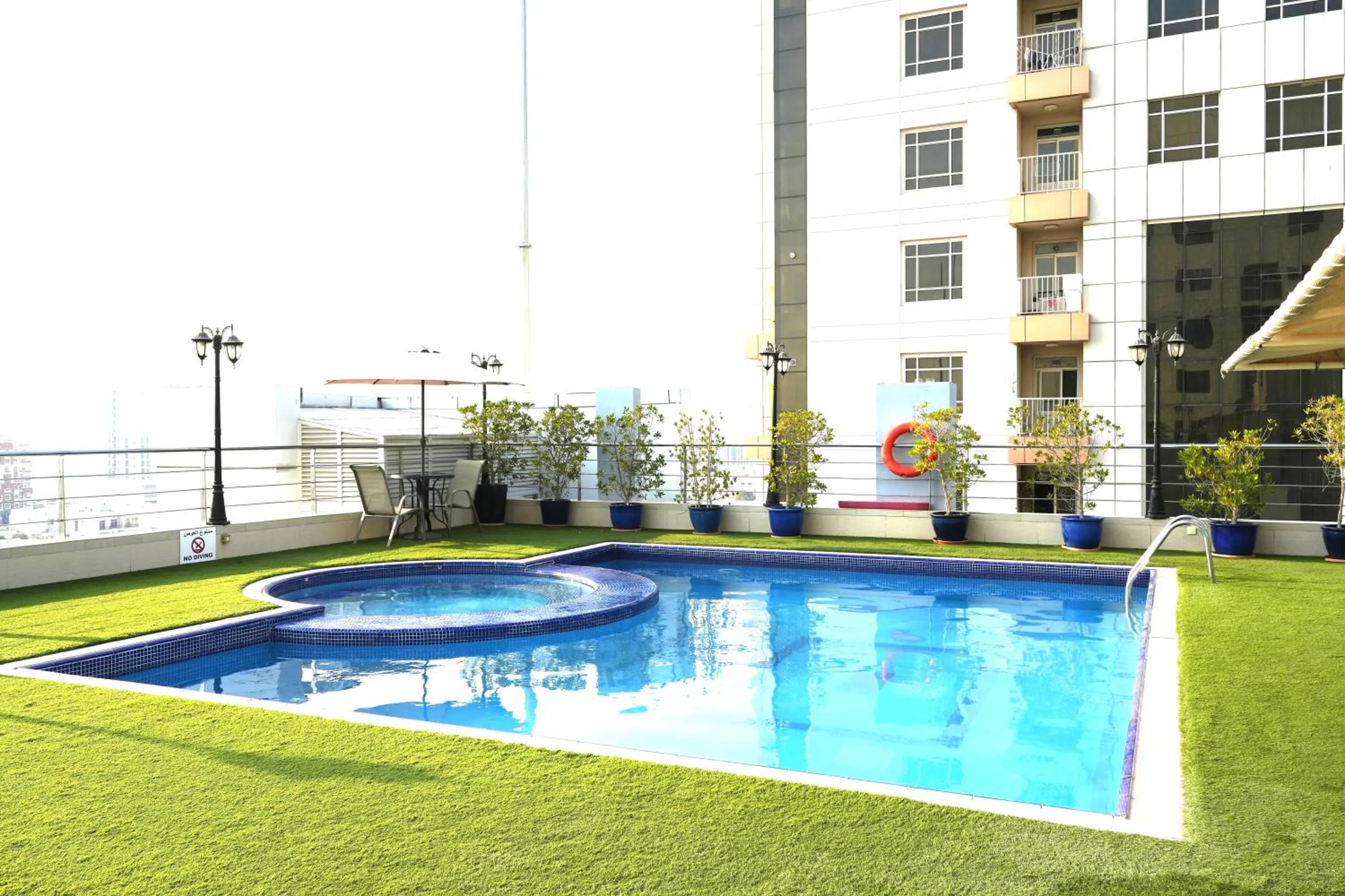 Swimming pool in Grandeur Hotel Al Barsha