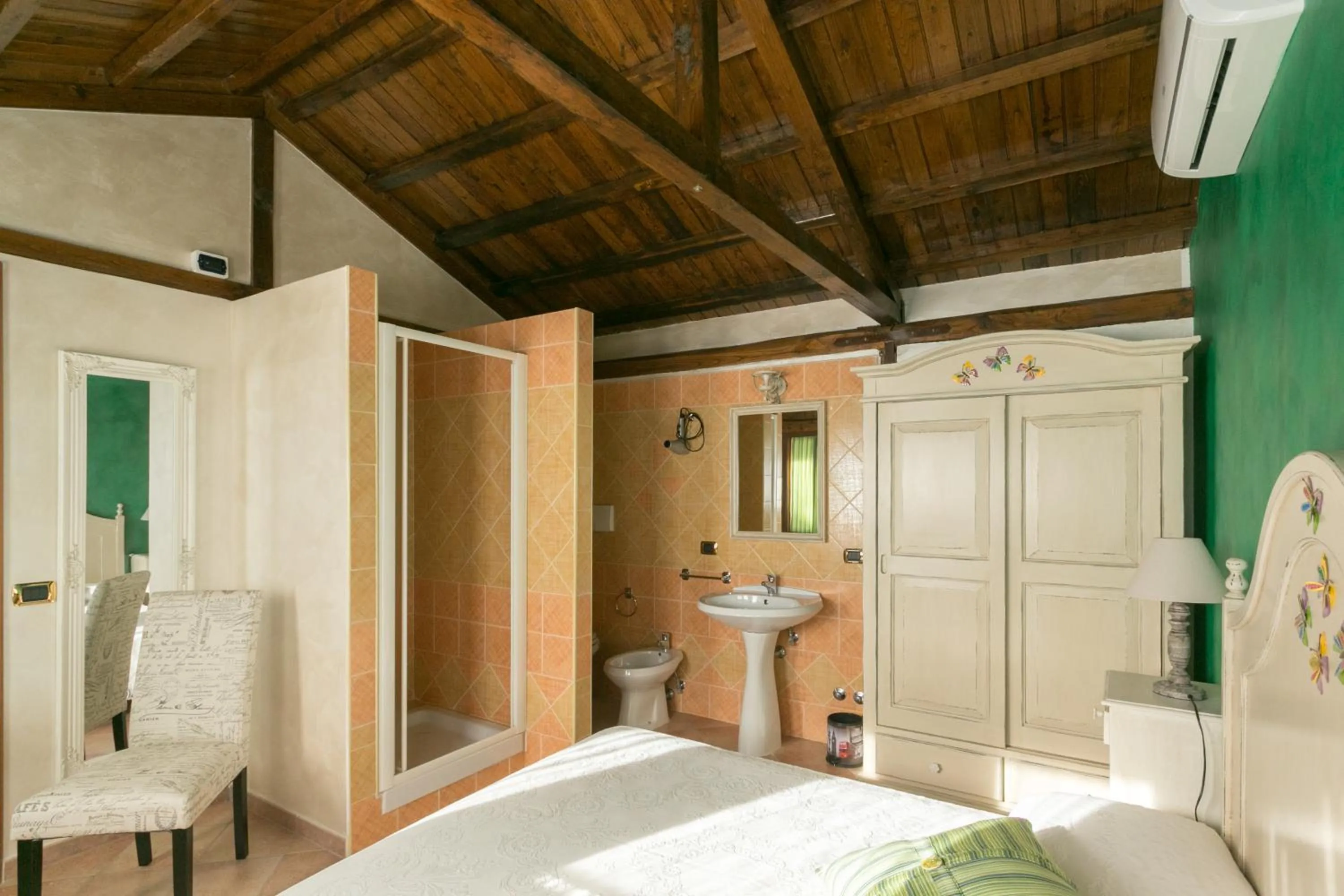 Bathroom, Bed in B&B oasi di mamma clara