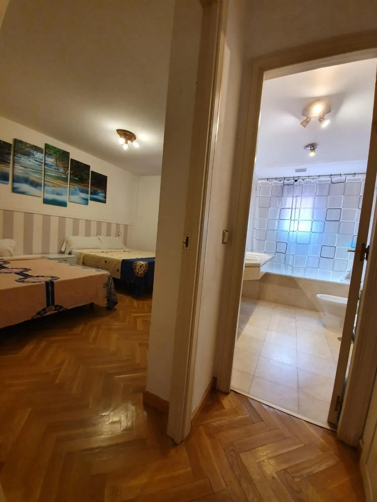 Bed in FUENCARRAL BARCELO Apartaments PARKING TPH