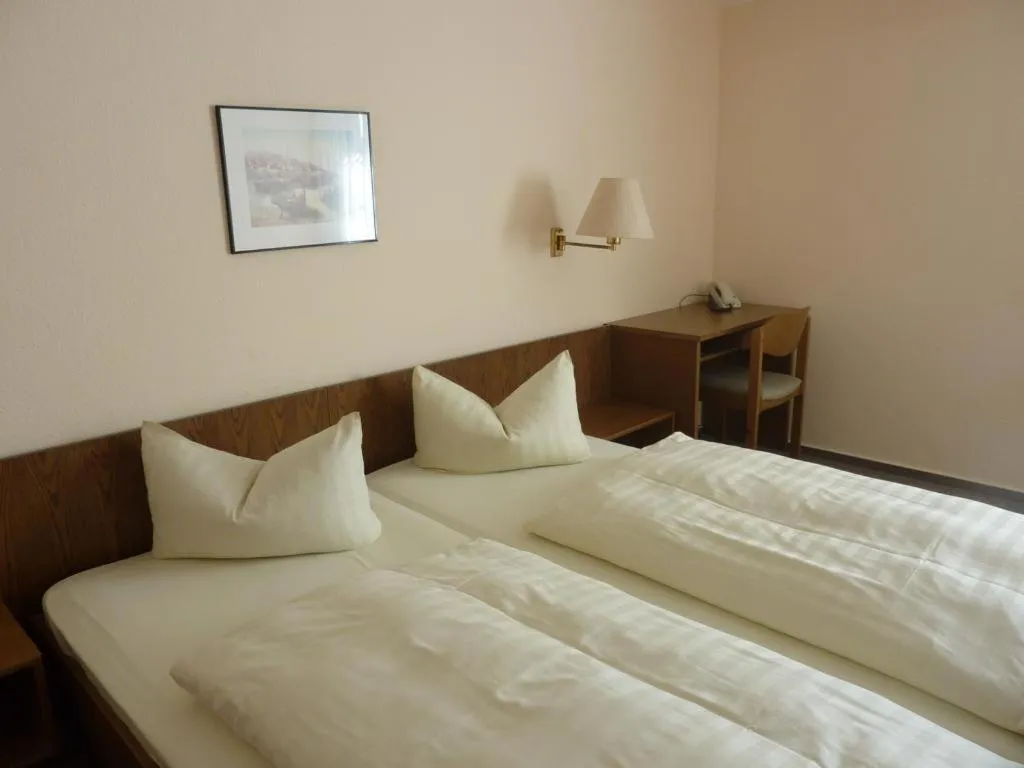 Bed in Hotel Grüner Jäger