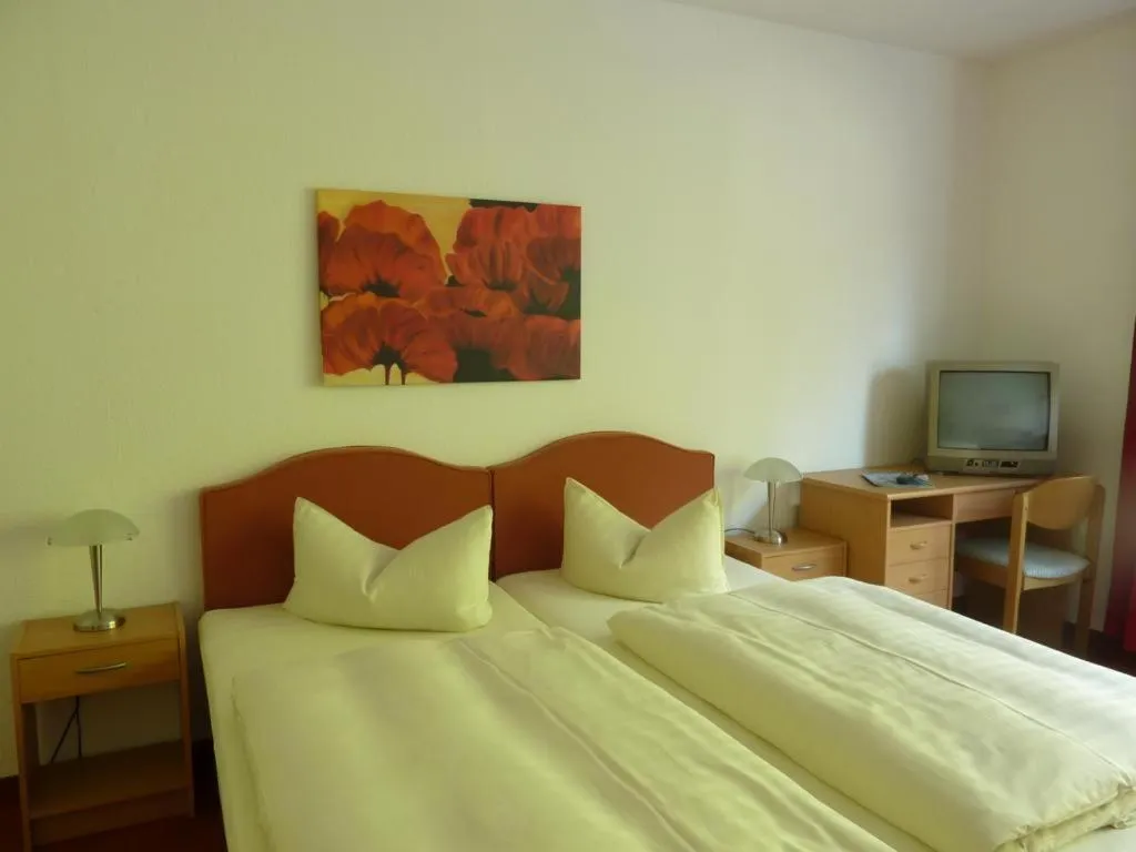 Bed in Hotel Grüner Jäger