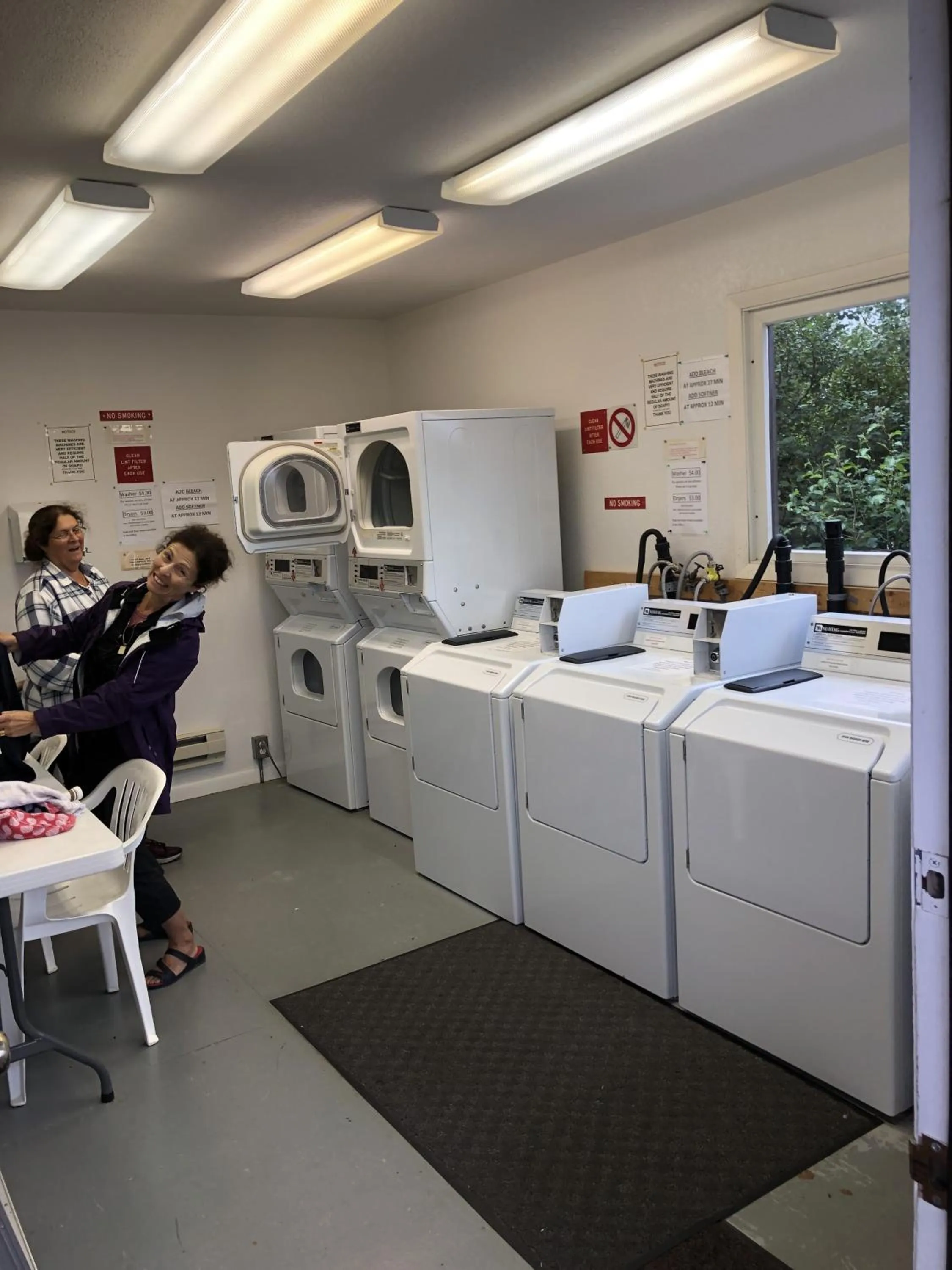 washing machine in Denali RV Park & Motel