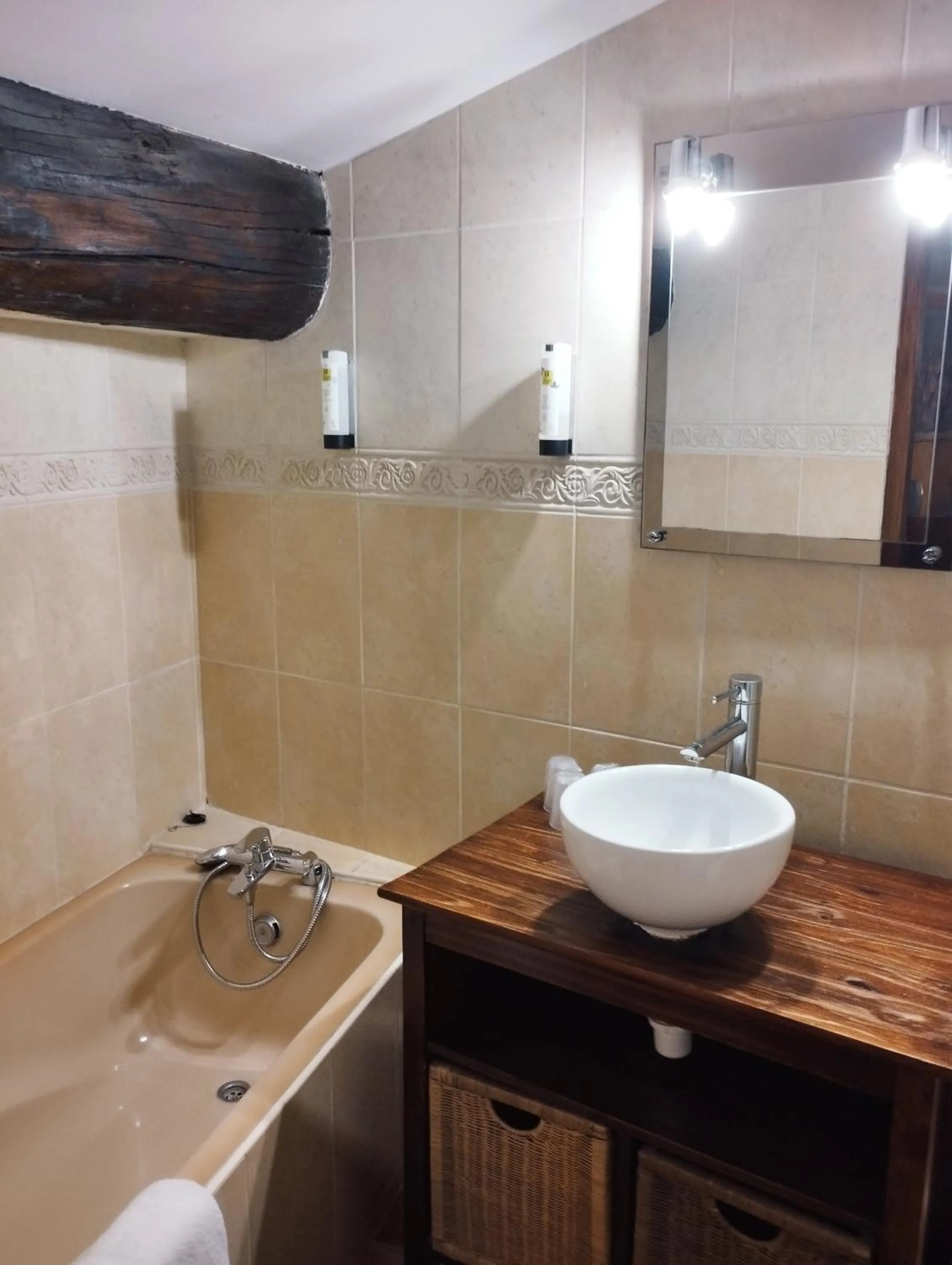 Bathroom in Logis Hotel Restaurant L'Esquielle