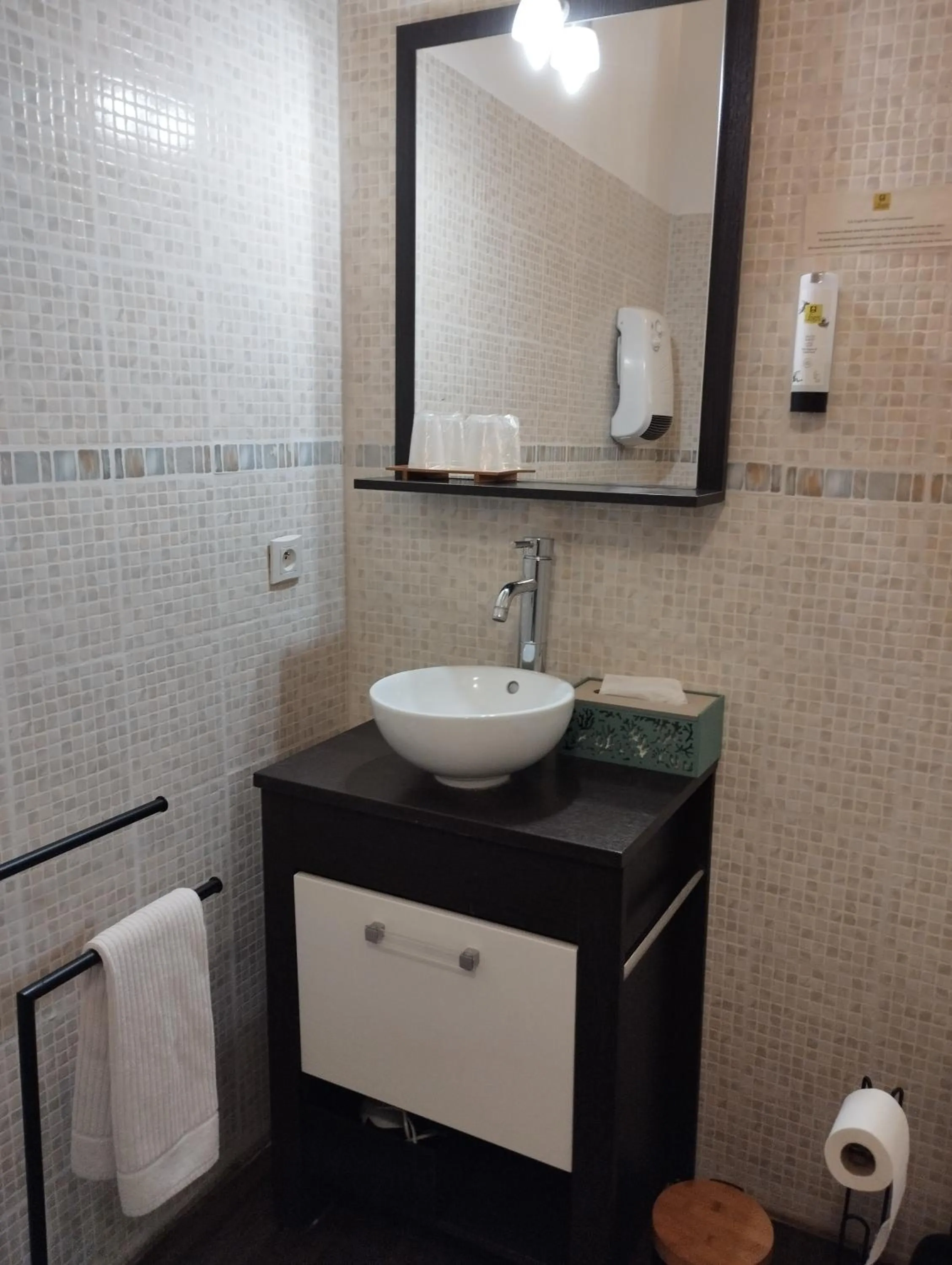 Bathroom in Logis Hotel Restaurant L'Esquielle