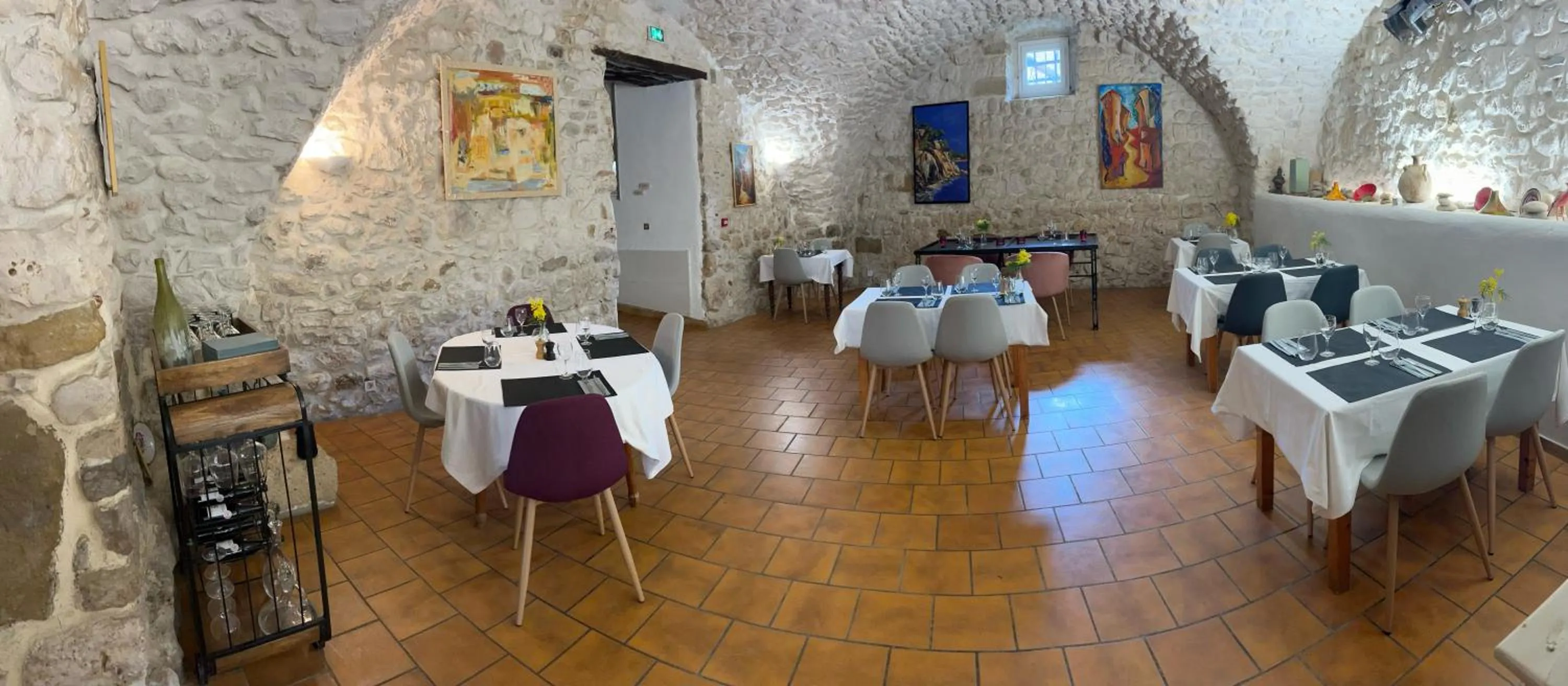 Restaurant/places to eat in Logis Hotel Restaurant L'Esquielle