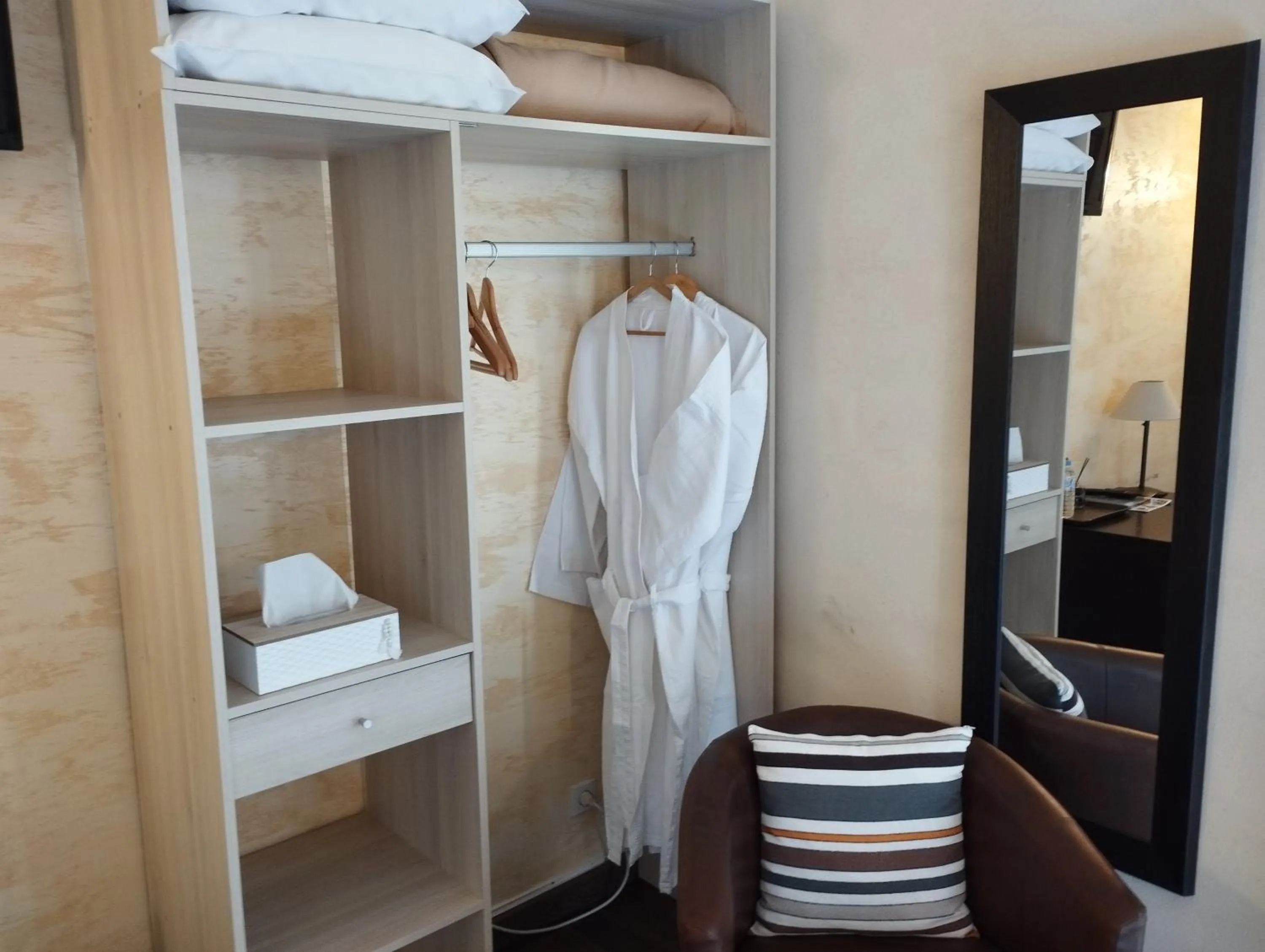 wardrobe in Logis Hotel Restaurant L'Esquielle