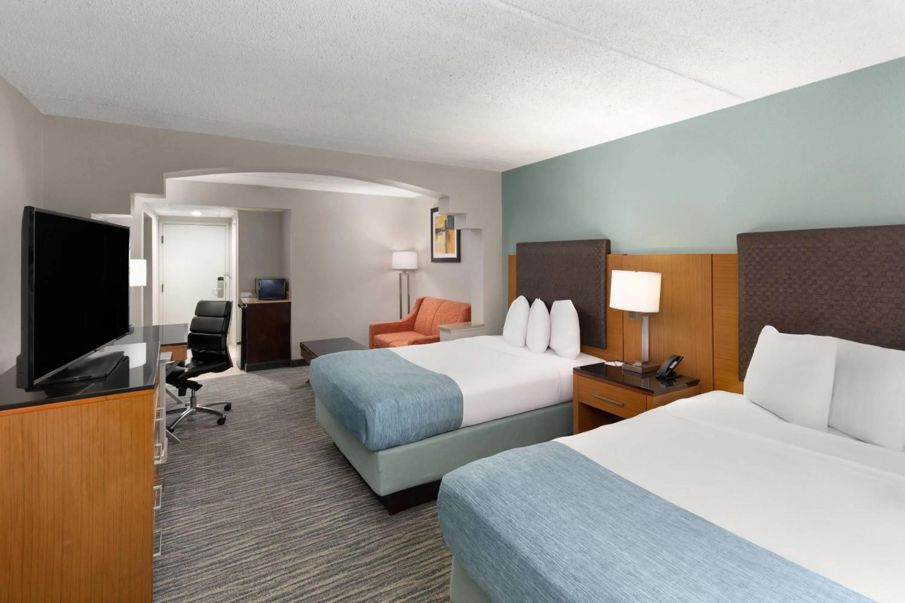 Photo of the whole room, Bed in Wingate by Wyndham Greensboro-Coliseum