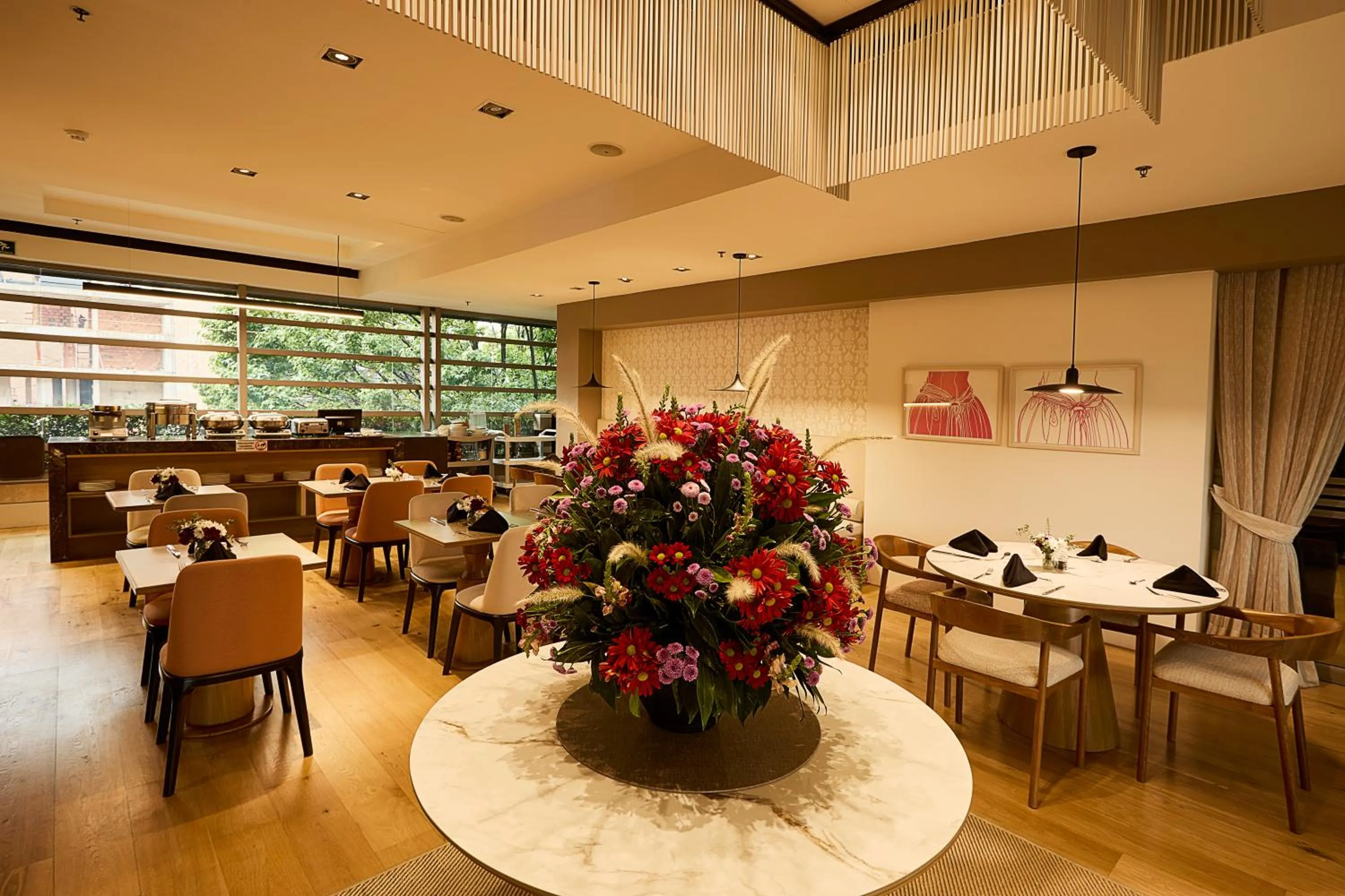 Restaurant/places to eat in EK Hotel By Preferred Hotels Group