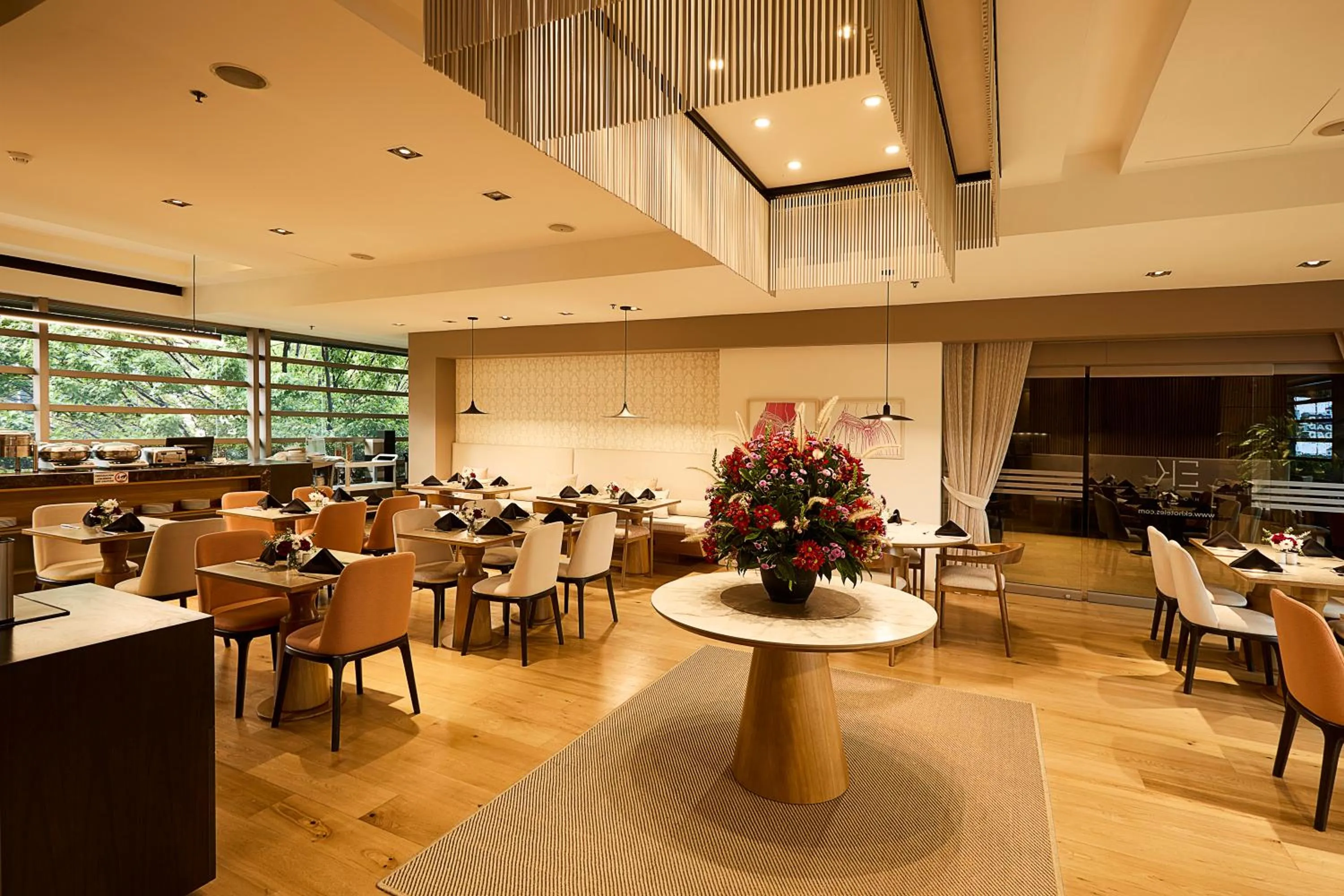 Restaurant/places to eat in EK Hotel By Preferred Hotels Group