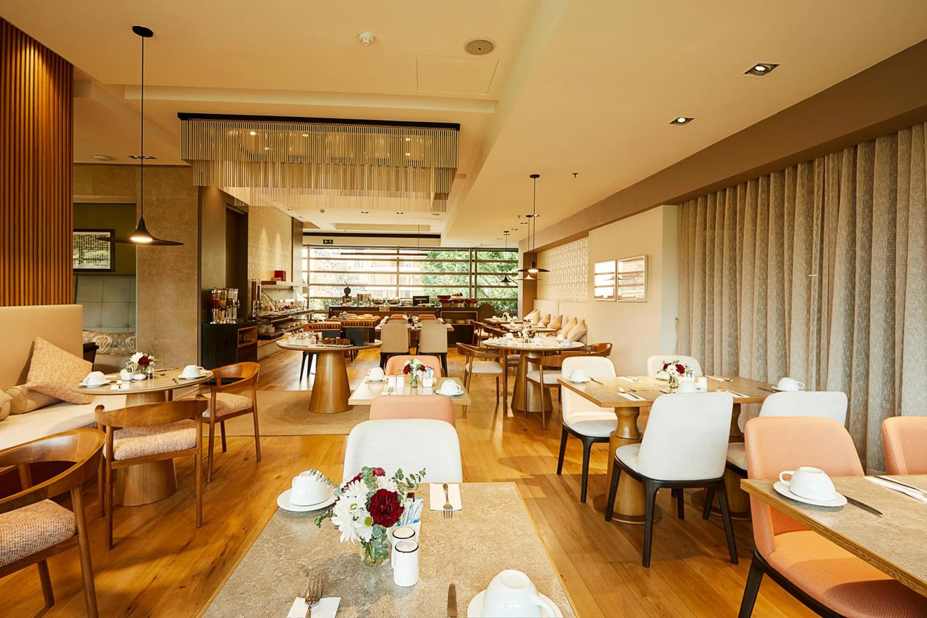 Restaurant/places to eat in EK Hotel By Preferred Hotels Group