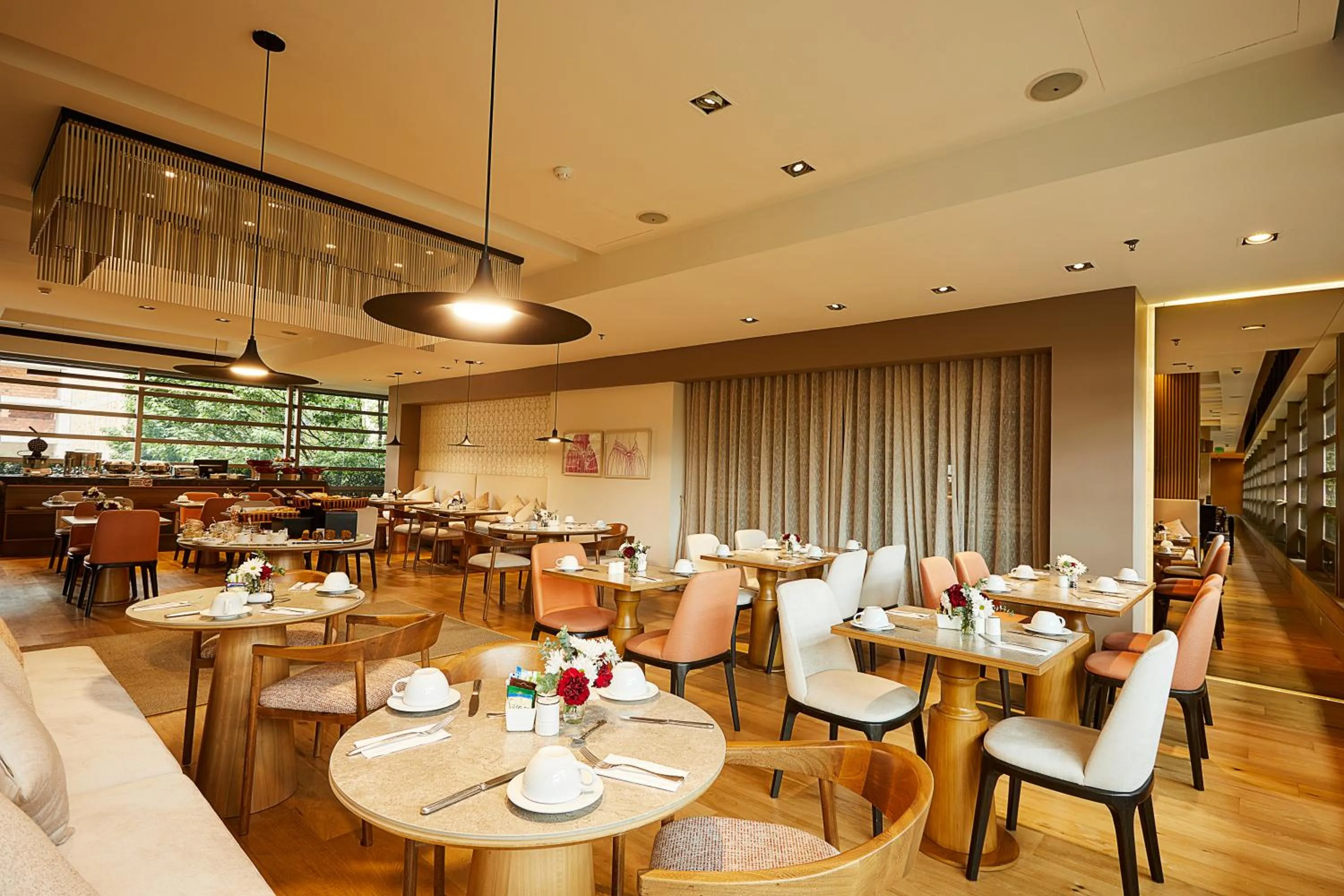 Restaurant/places to eat in EK Hotel By Preferred Hotels Group