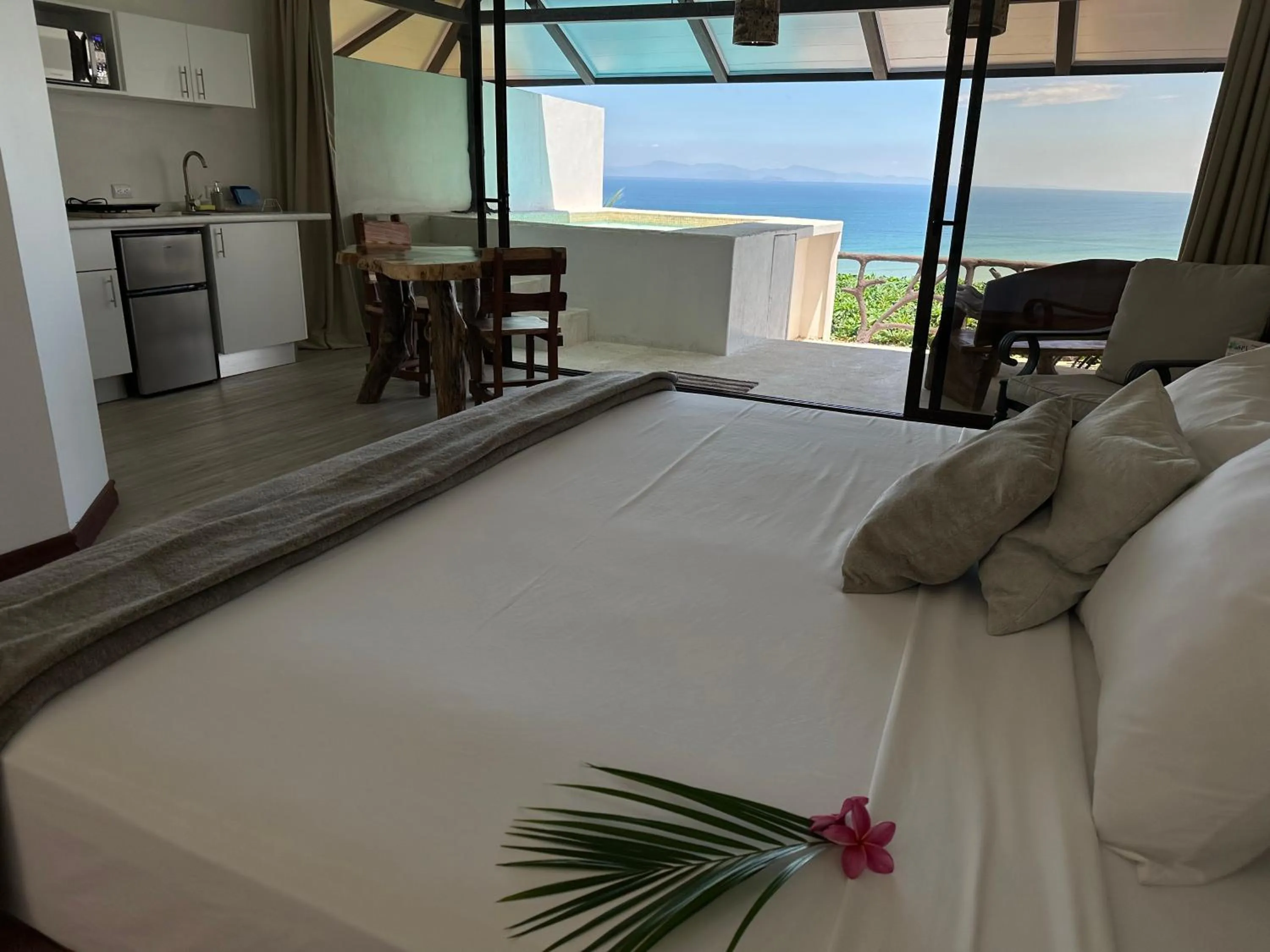 Bed in Akua Suites Ocean View