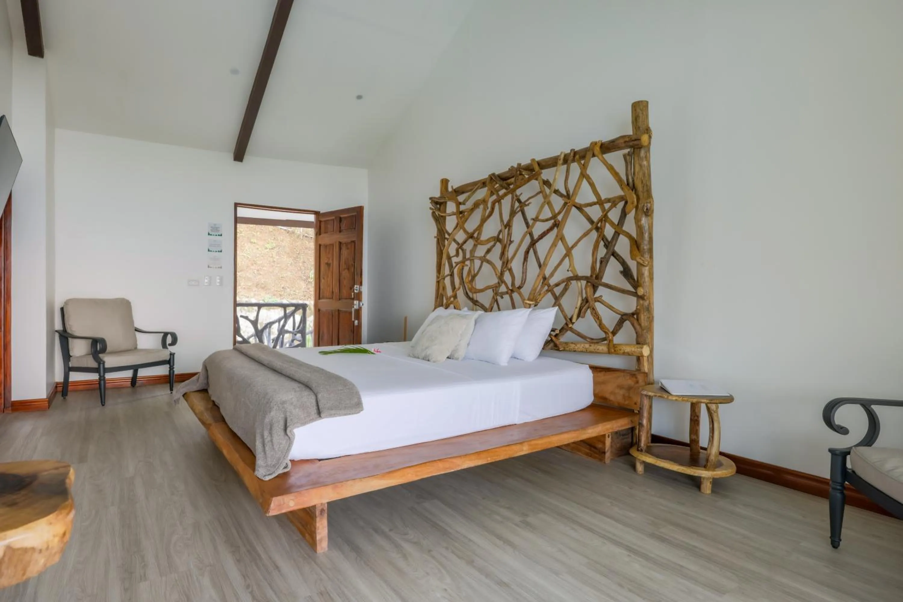 Bed in Akua Suites Ocean View