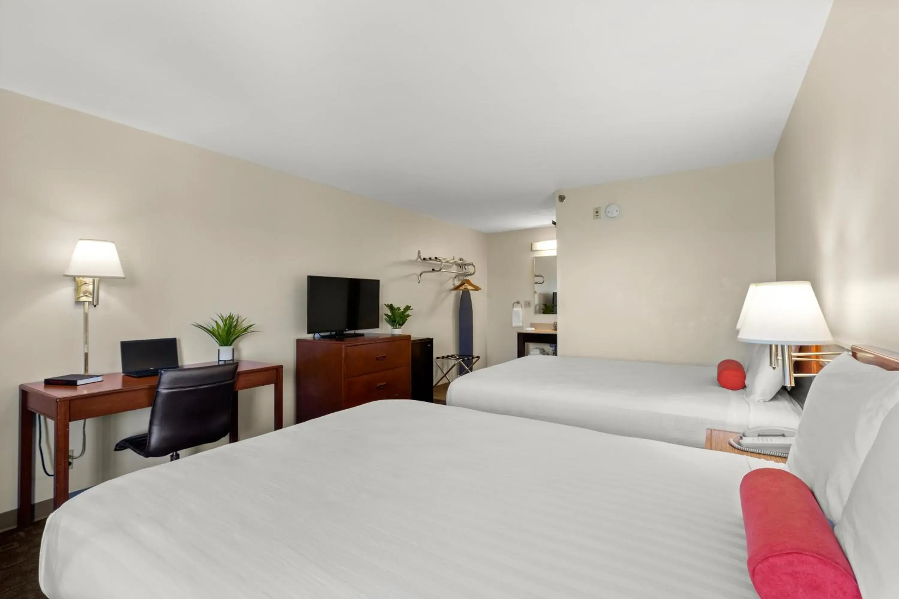 Queen Room with Two Queen Beds in Good Nite Inn Buena Park Queen Room with Two Queen Beds in Good Nite Inn Buena Park