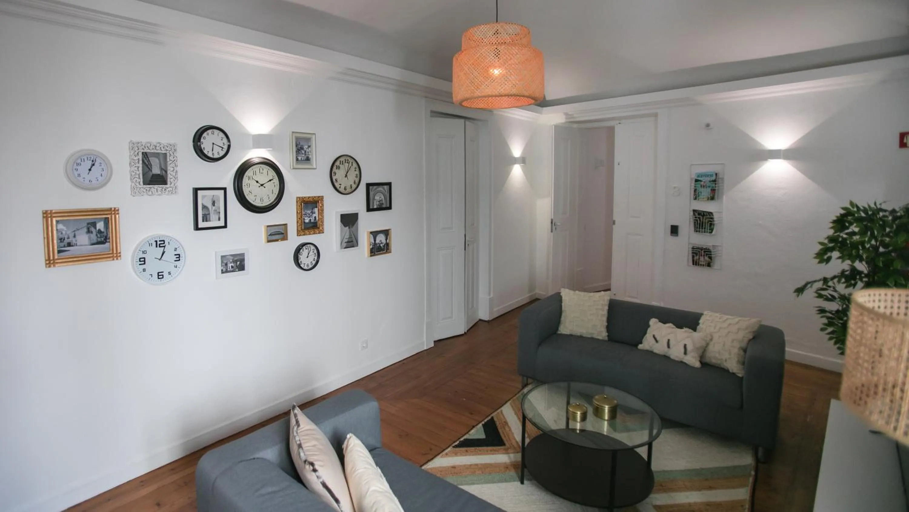 Communal lounge/ TV room in Casa Soure Suites and Apartments