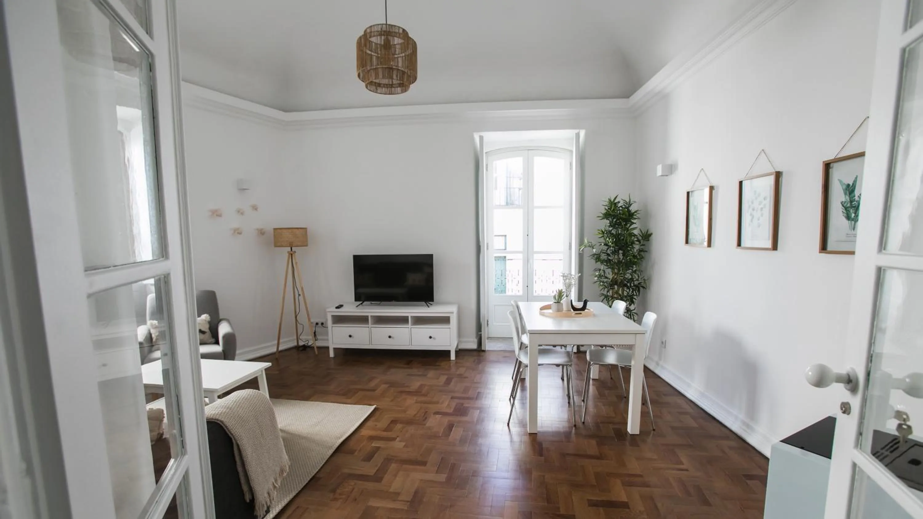 TV and multimedia in Casa Soure Suites and Apartments