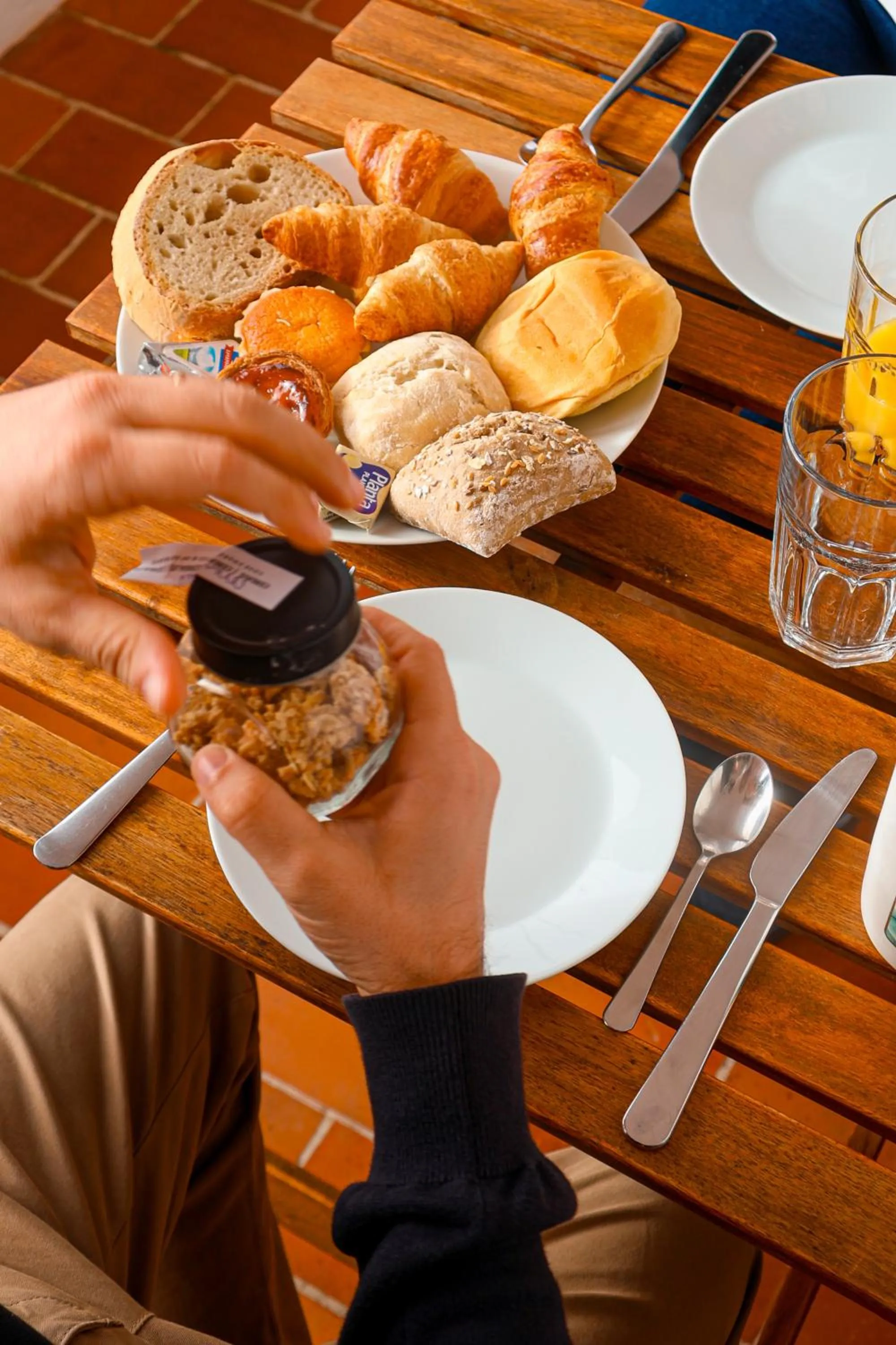 Food and drinks in Casa Soure Suites and Apartments