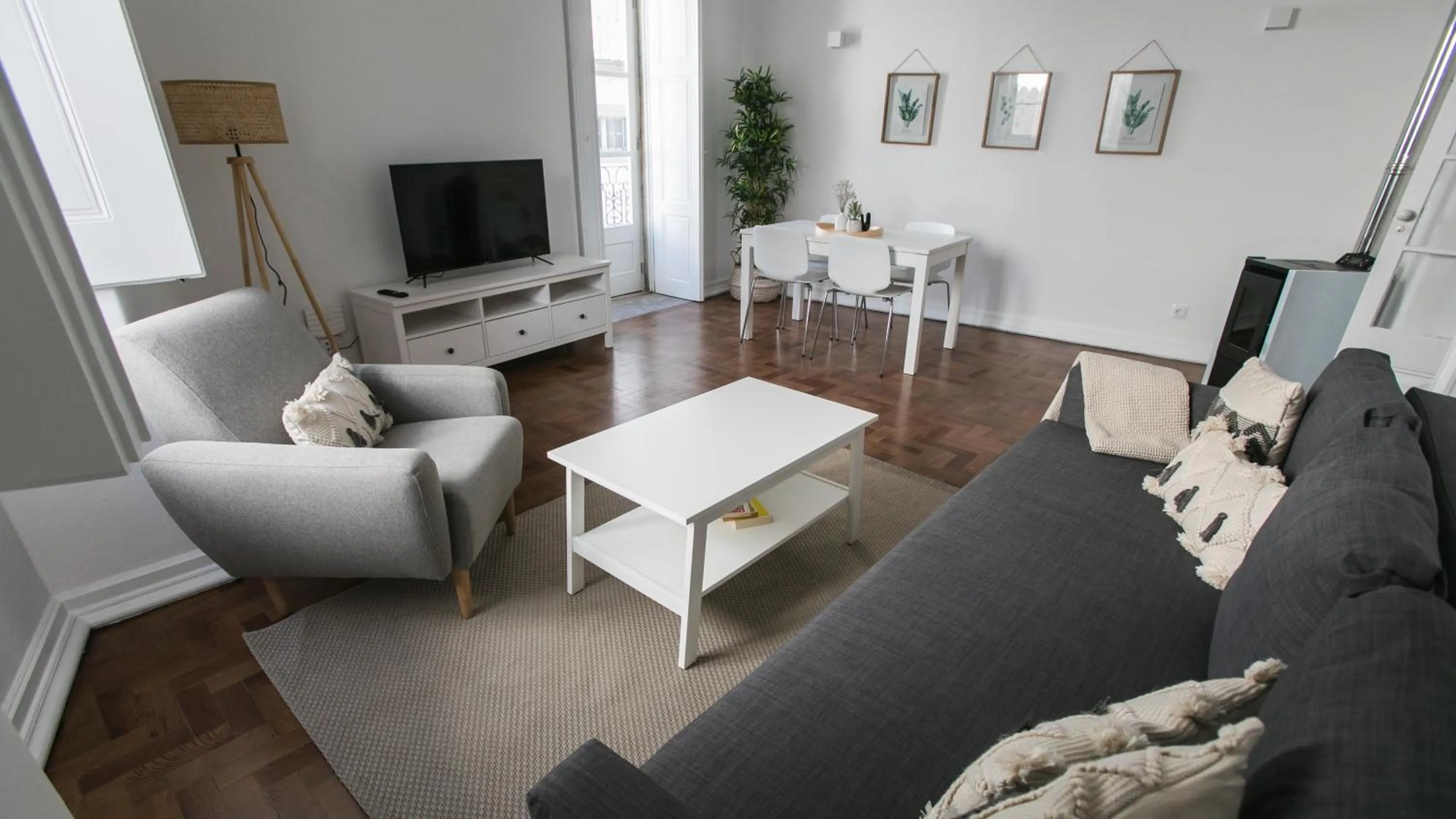 TV and multimedia in Casa Soure Suites and Apartments