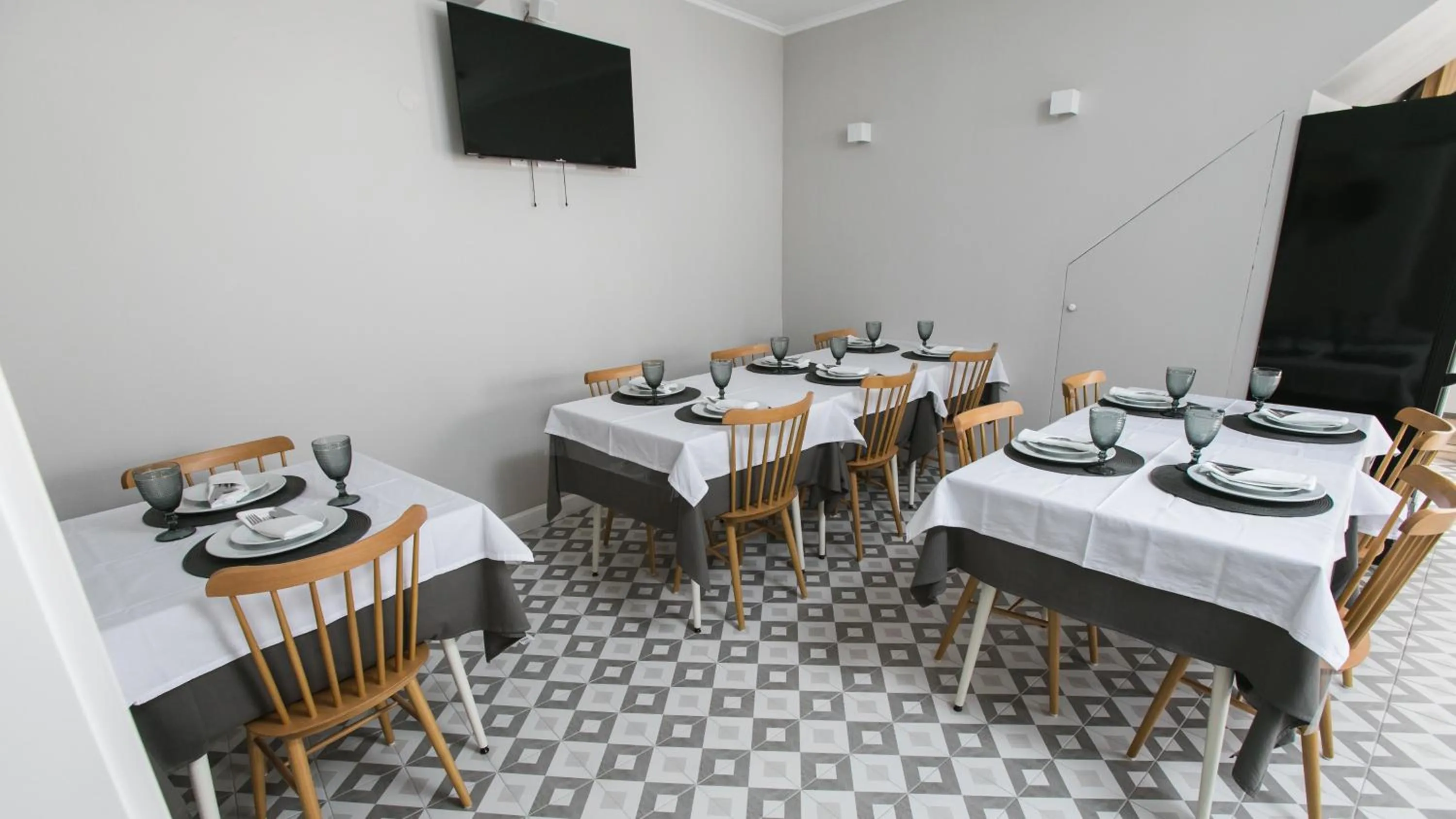 Restaurant/places to eat in Casa Soure Suites and Apartments