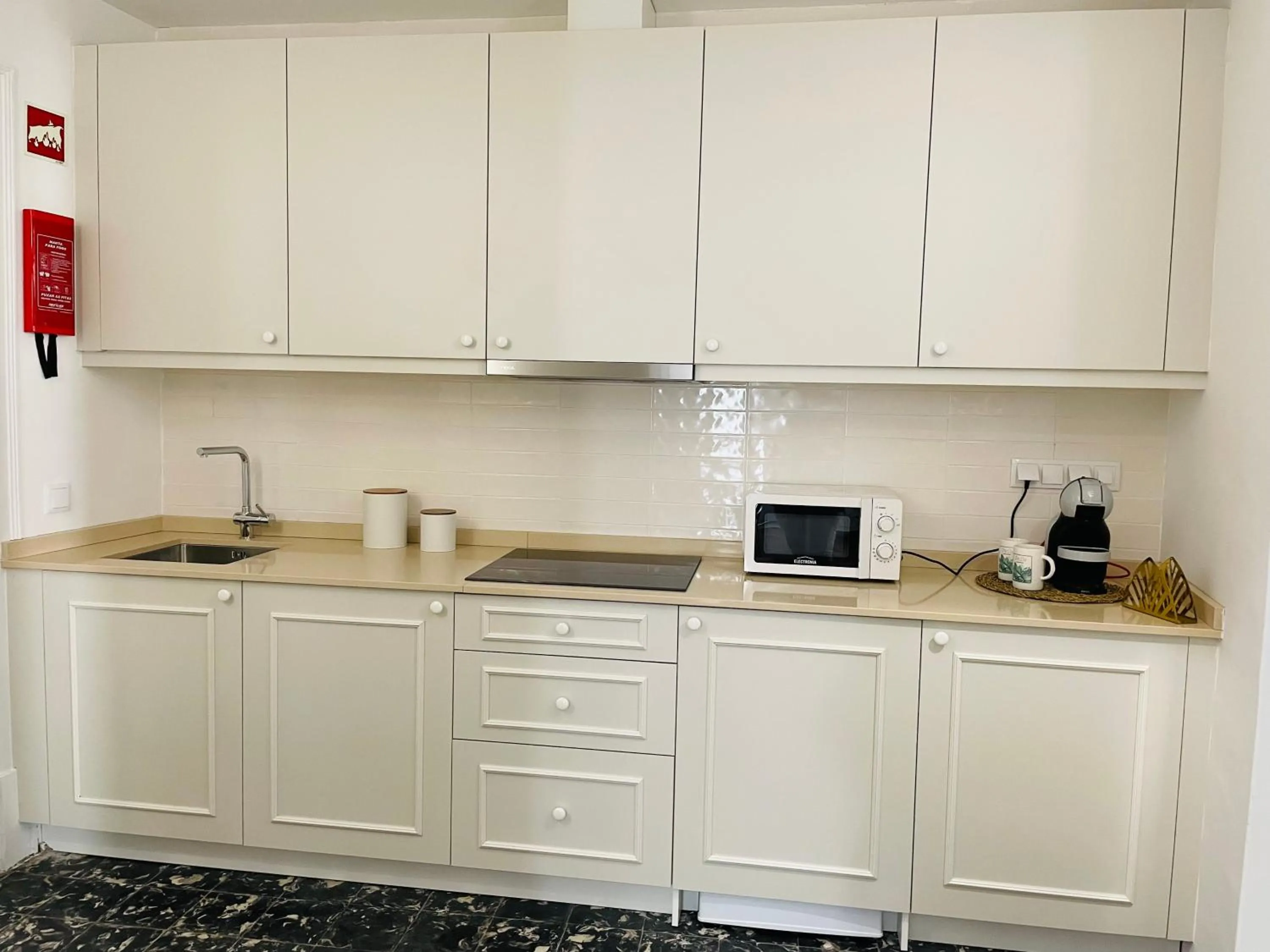 Coffee/tea facilities in Casa Soure Suites and Apartments