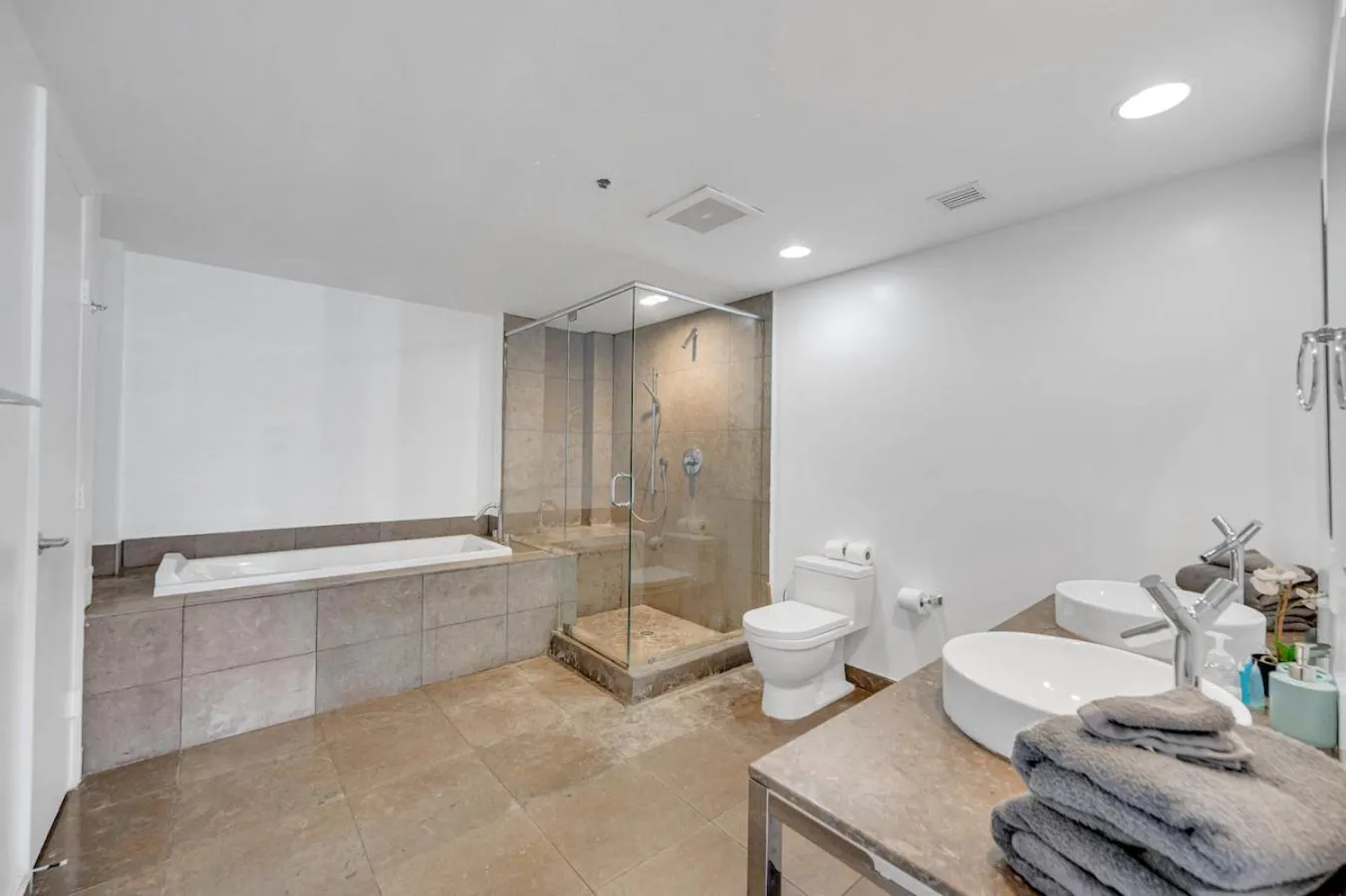 *W ICON BRICKELL- LUXURY 2BR HIGHRISE CORNER CONDO**